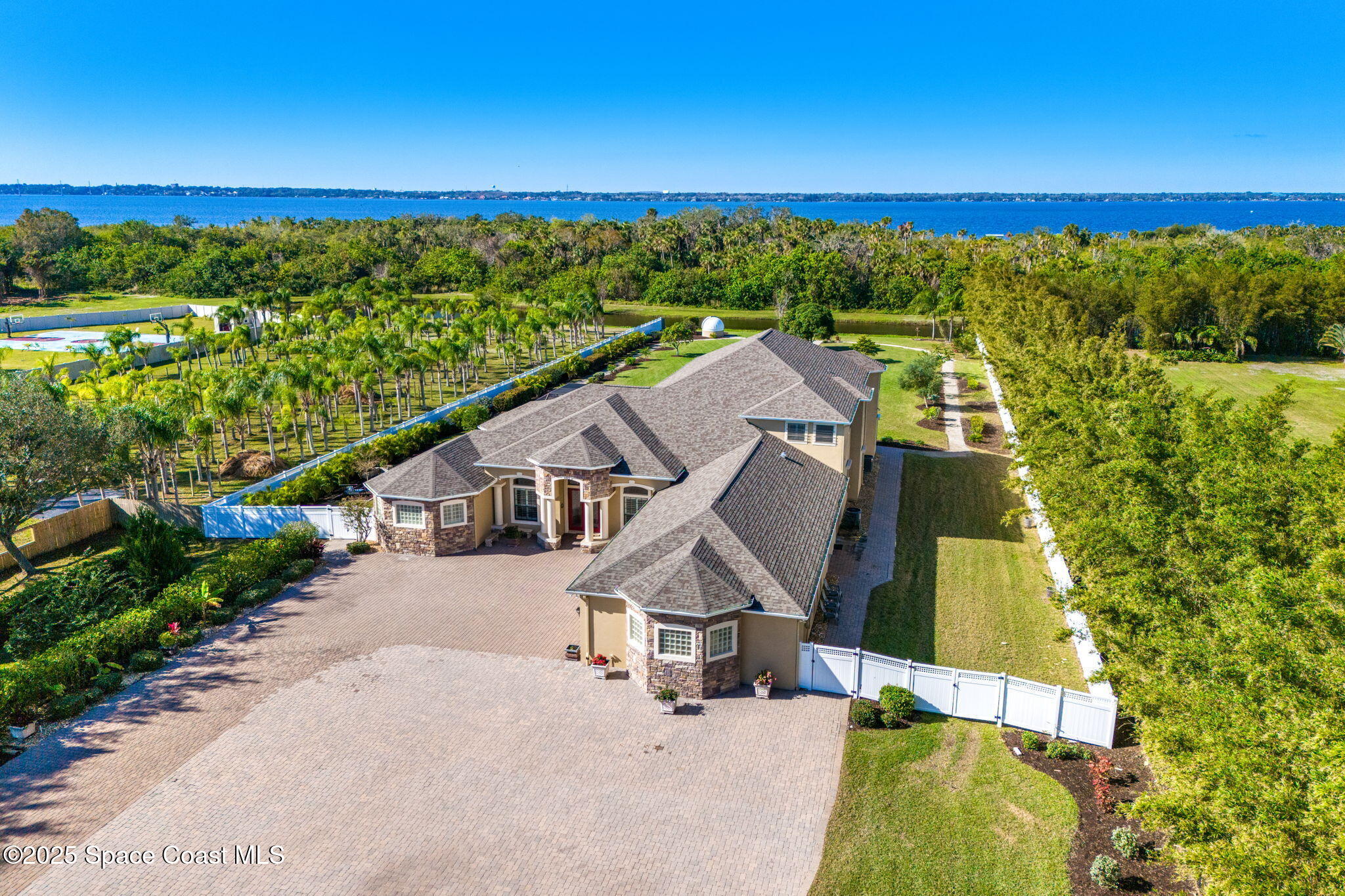 4022 Tradewinds Trail