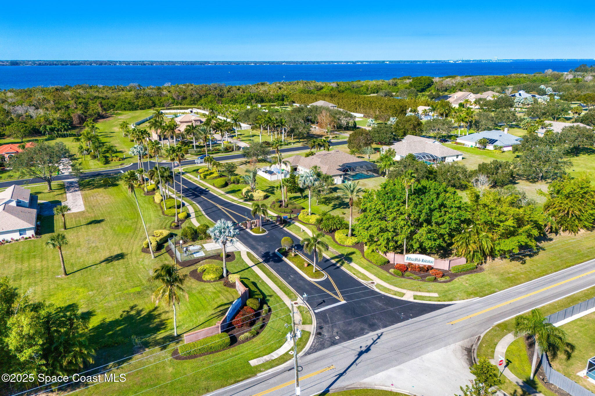 4022 Tradewinds Trail