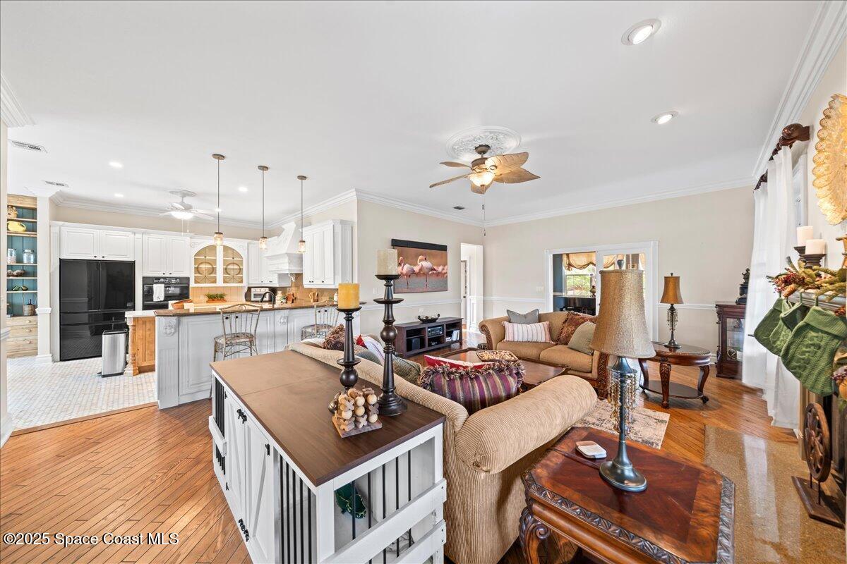 5423 Winding Way