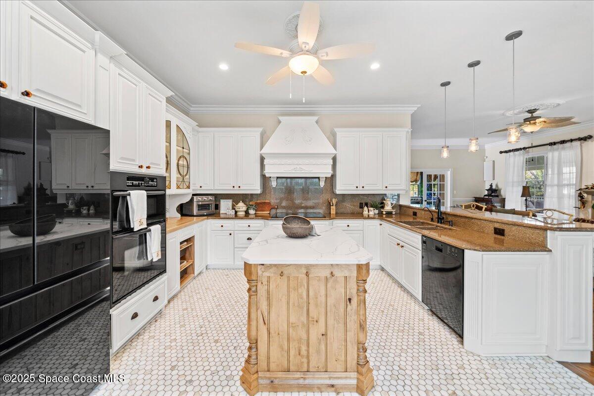 5423 Winding Way