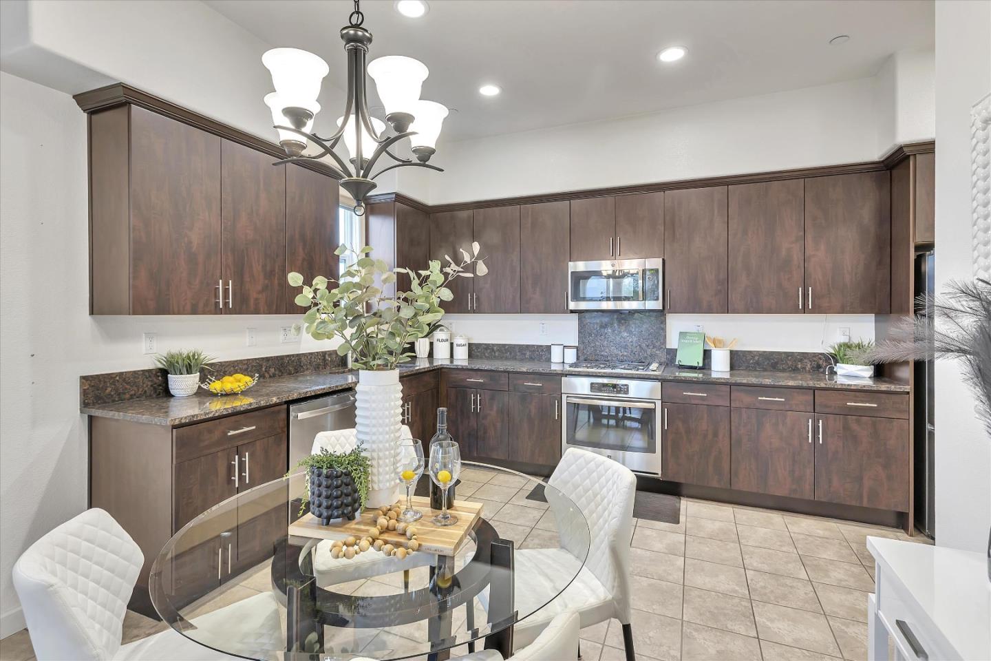 5814 Riley WAY