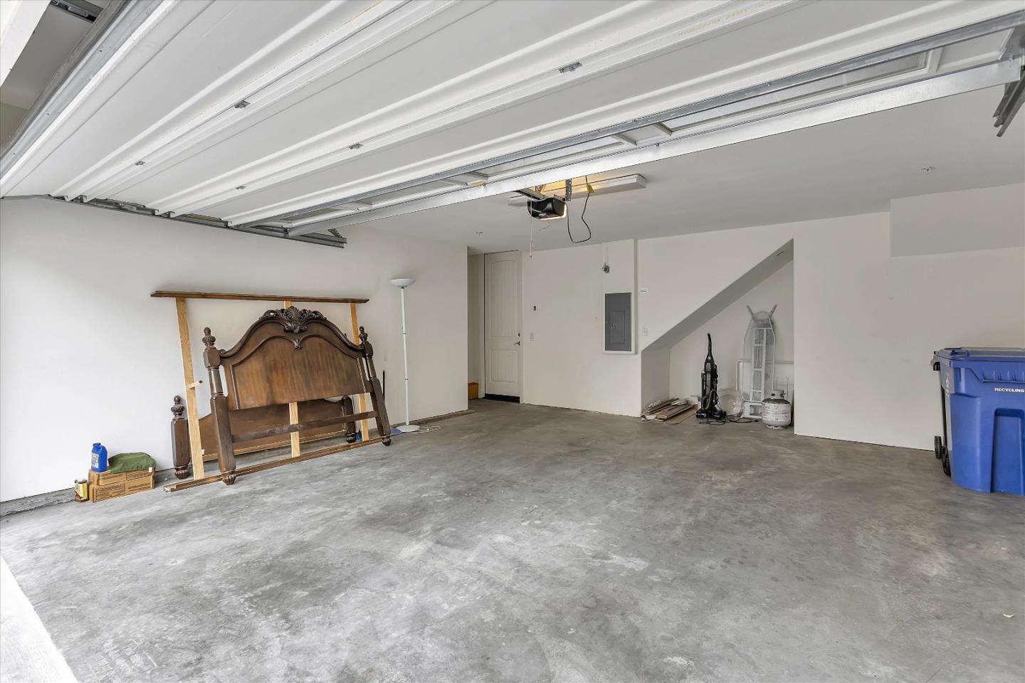 5814 Riley WAY
