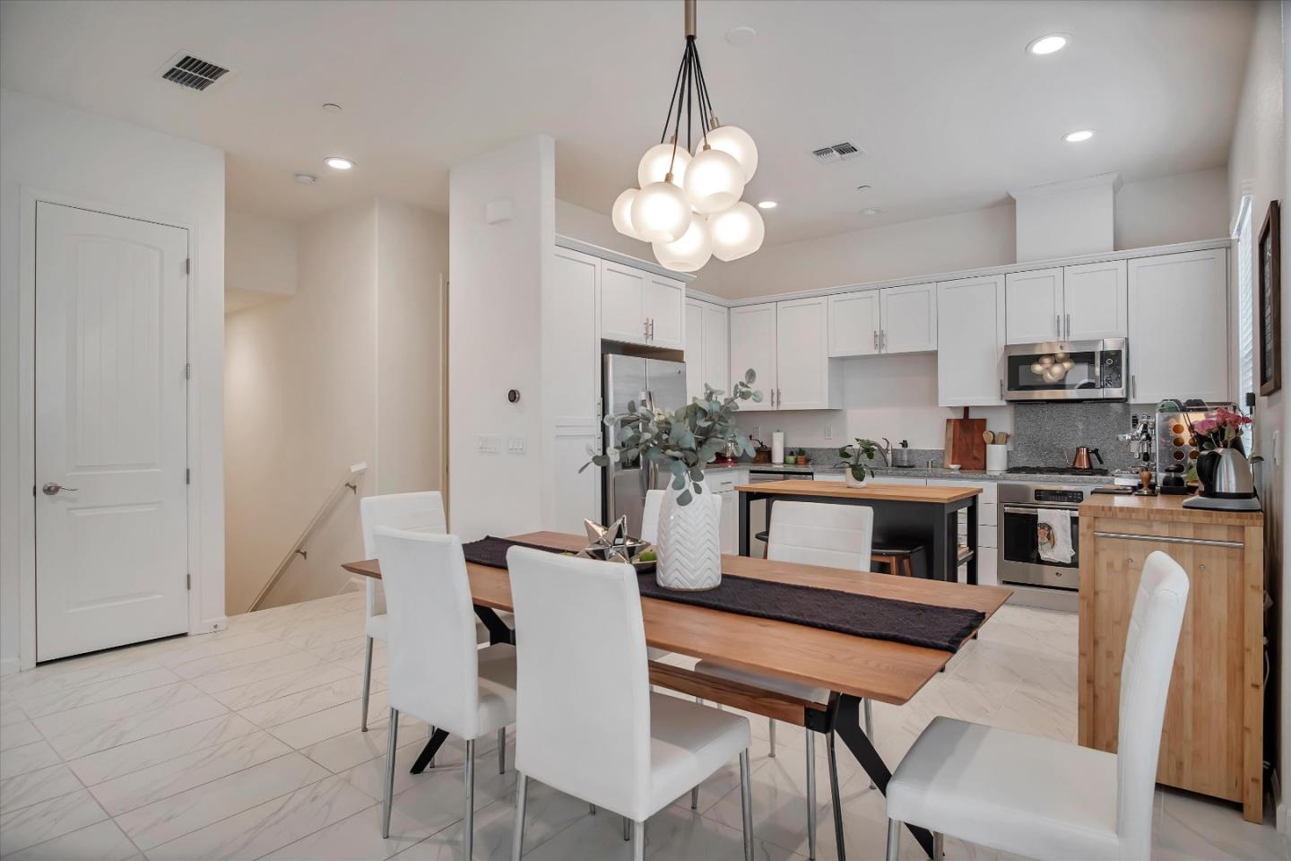 5822 Riley WAY