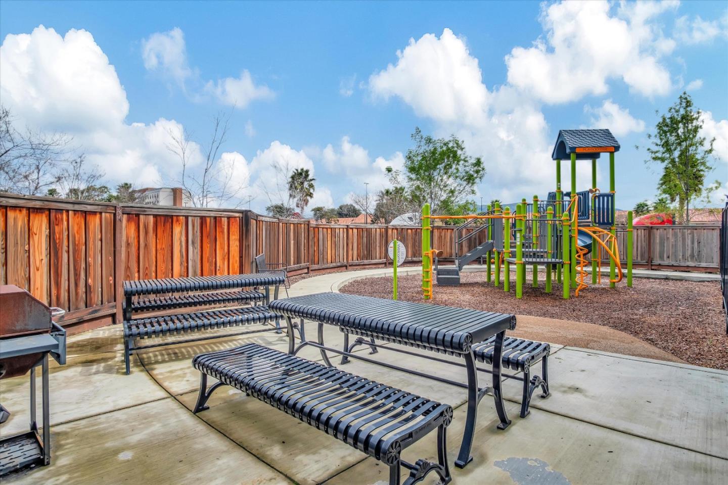 5822 Riley WAY
