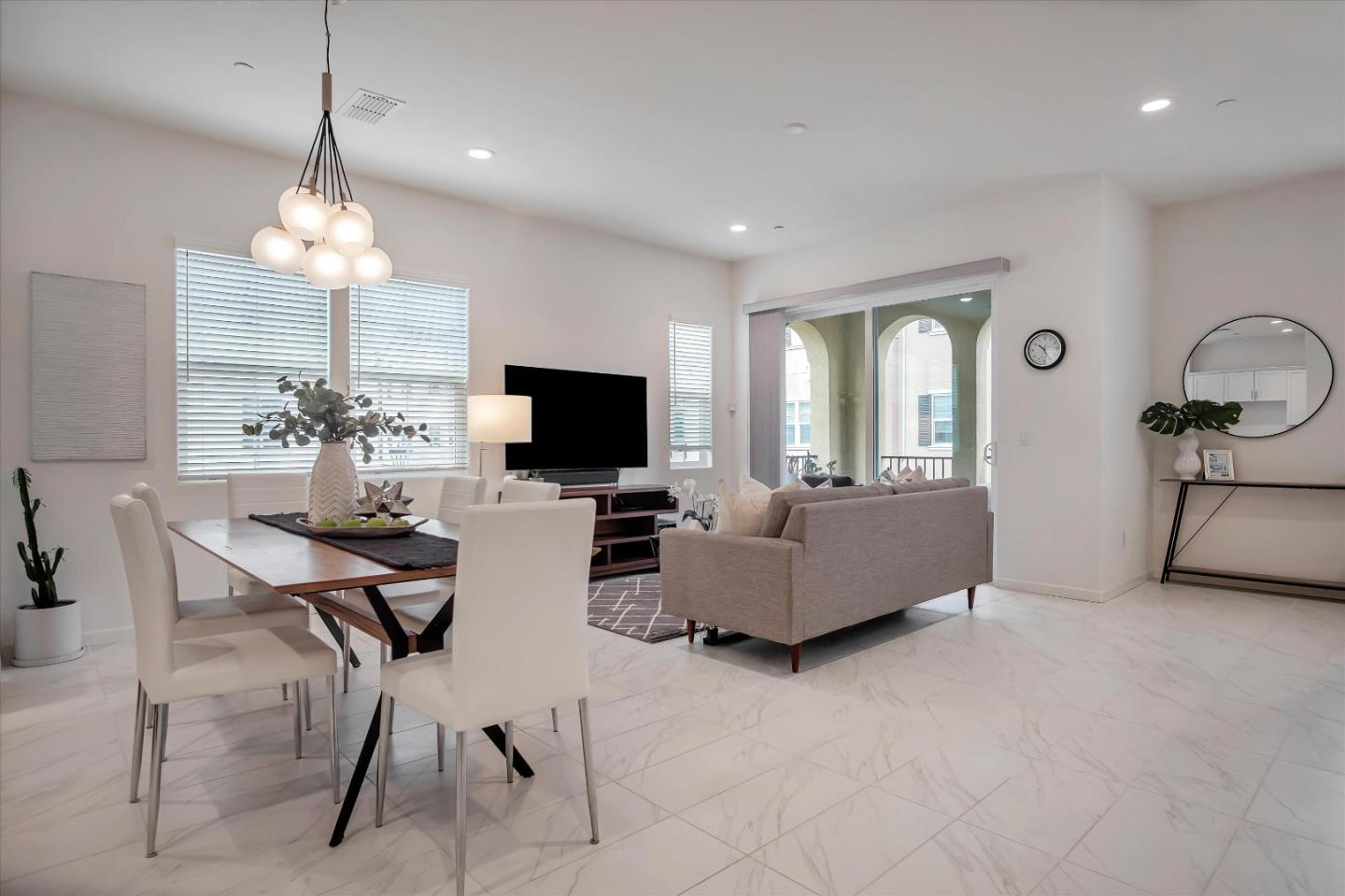 5822 Riley WAY