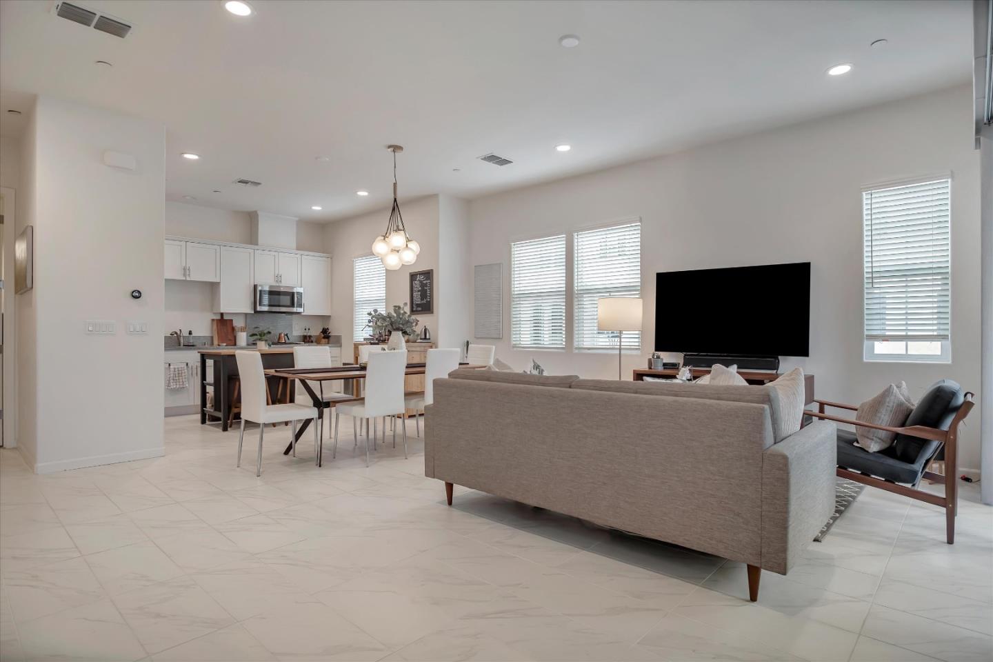 5822 Riley WAY