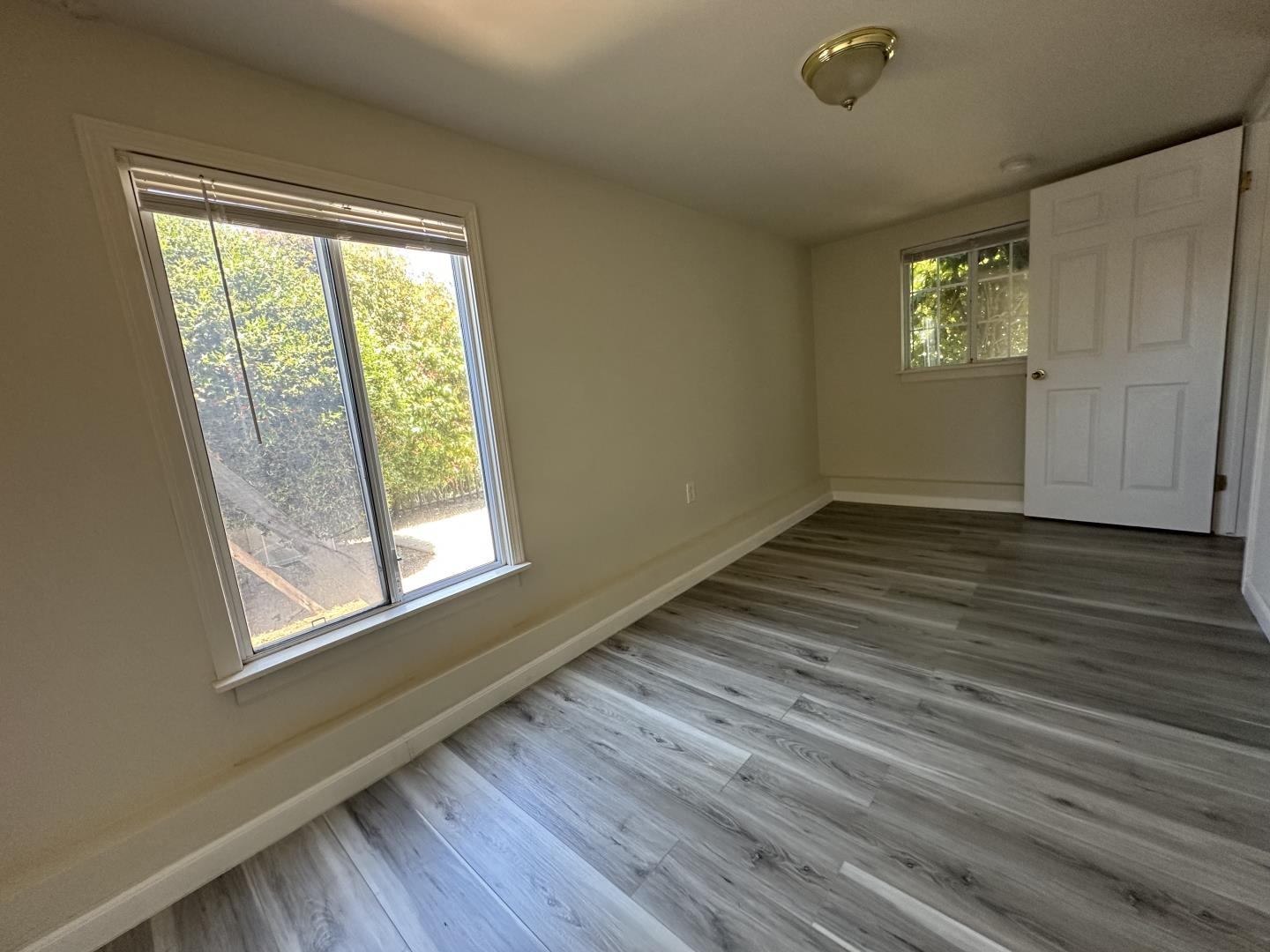346 Rolling Hills AVE