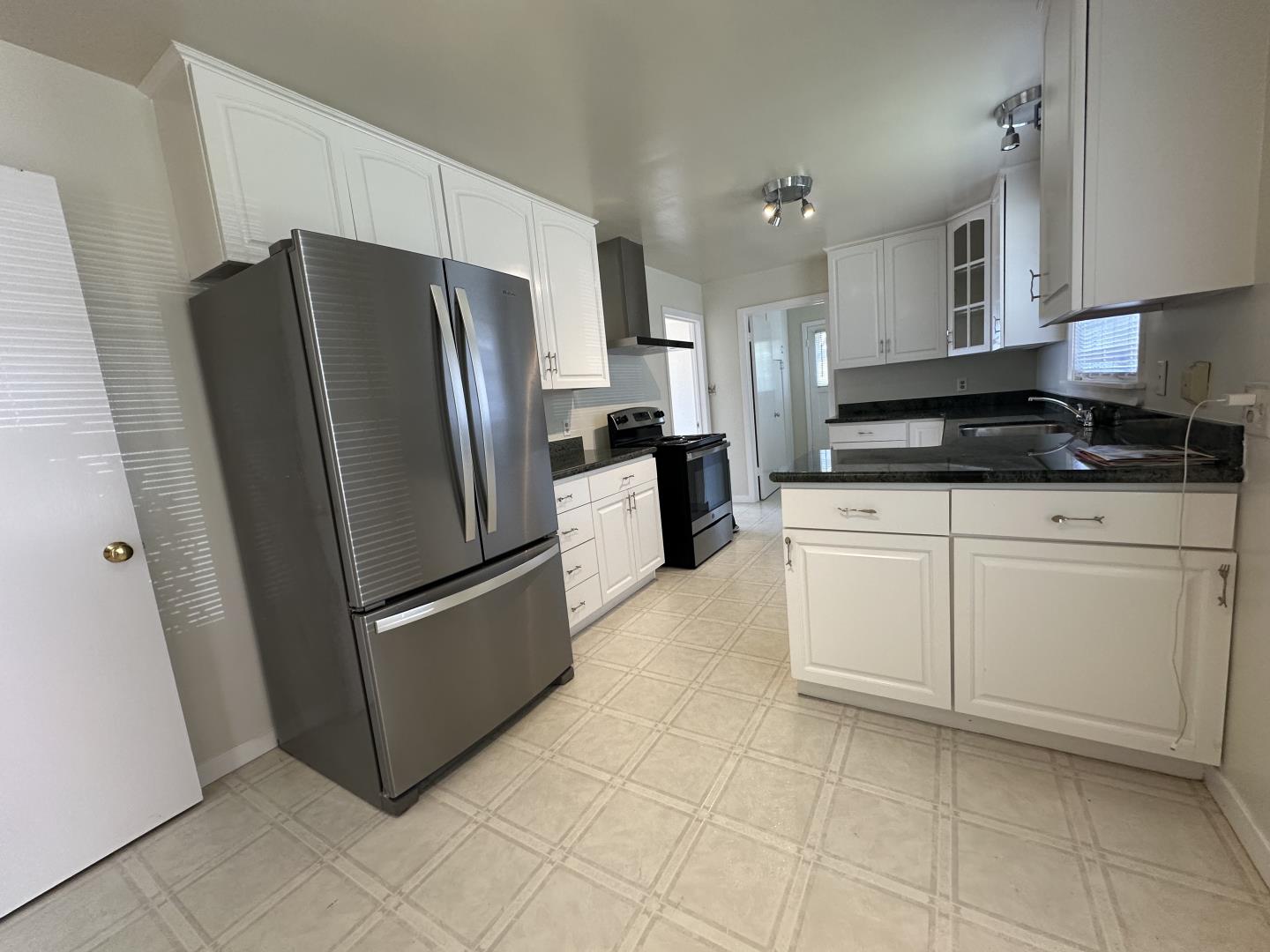 346 Rolling Hills AVE