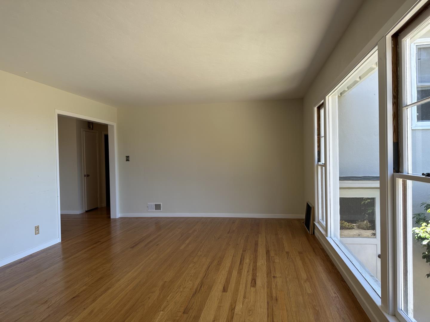 346 Rolling Hills AVE
