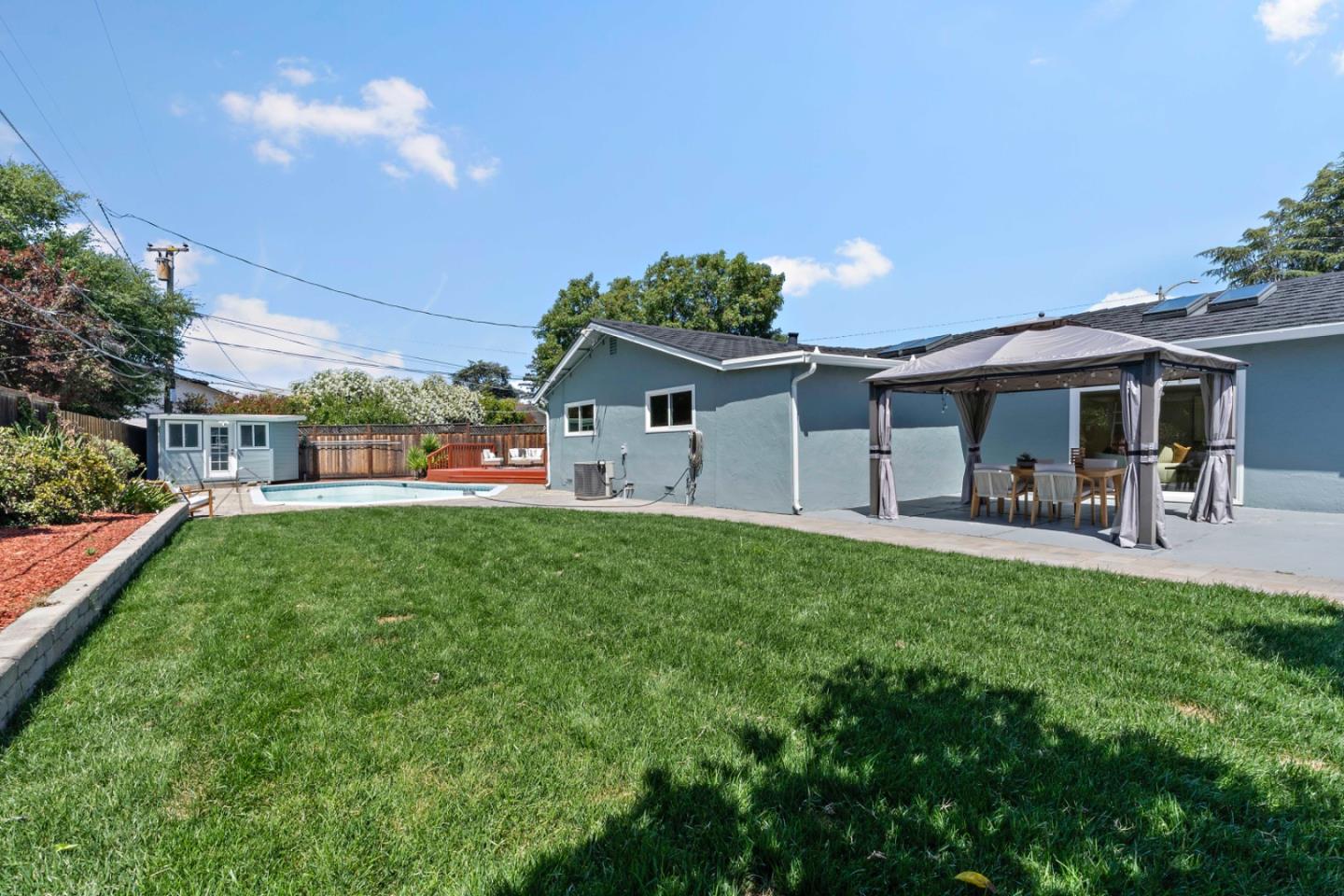 2775 Lantz
