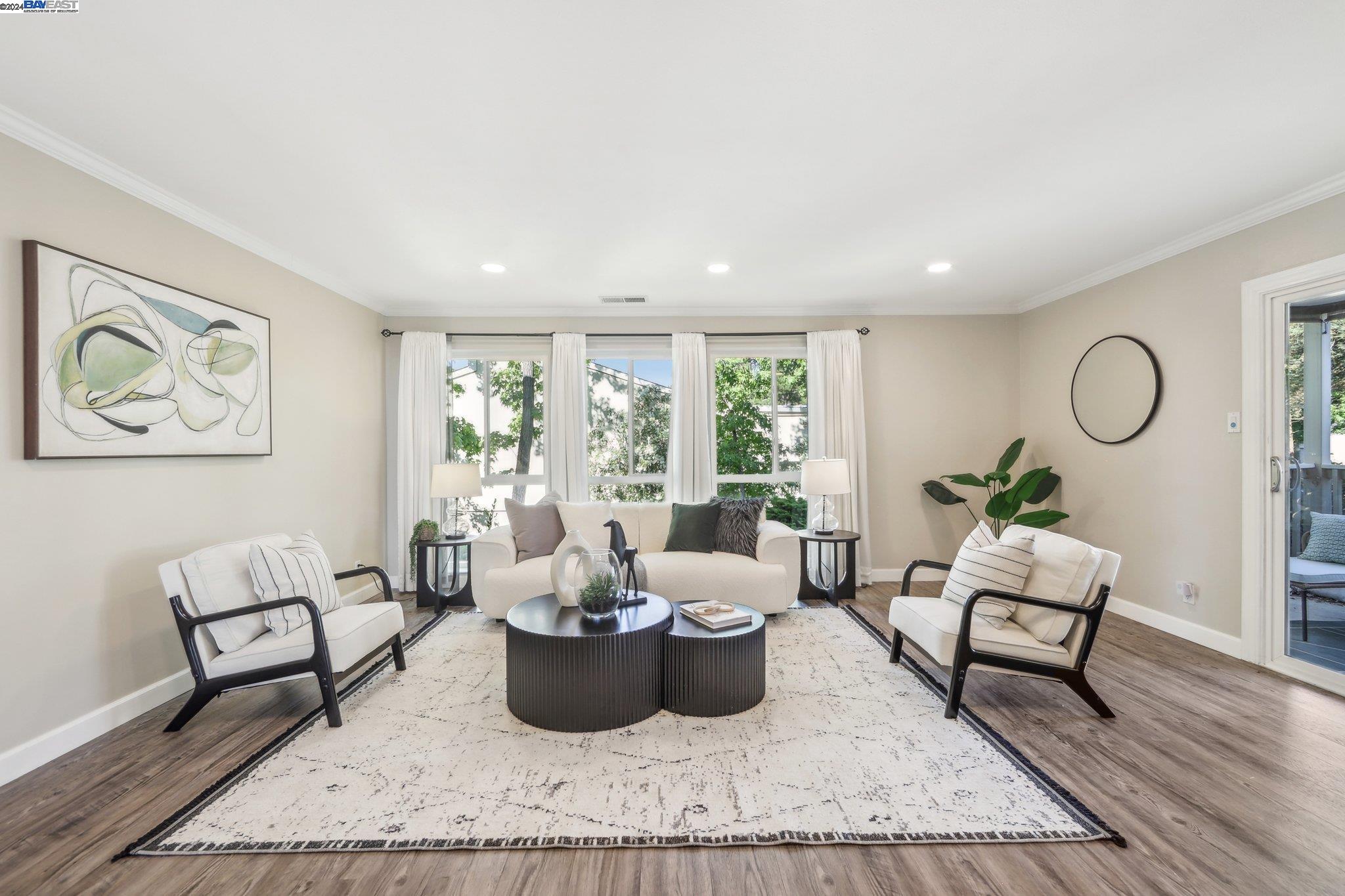 525 Ridgeview Court