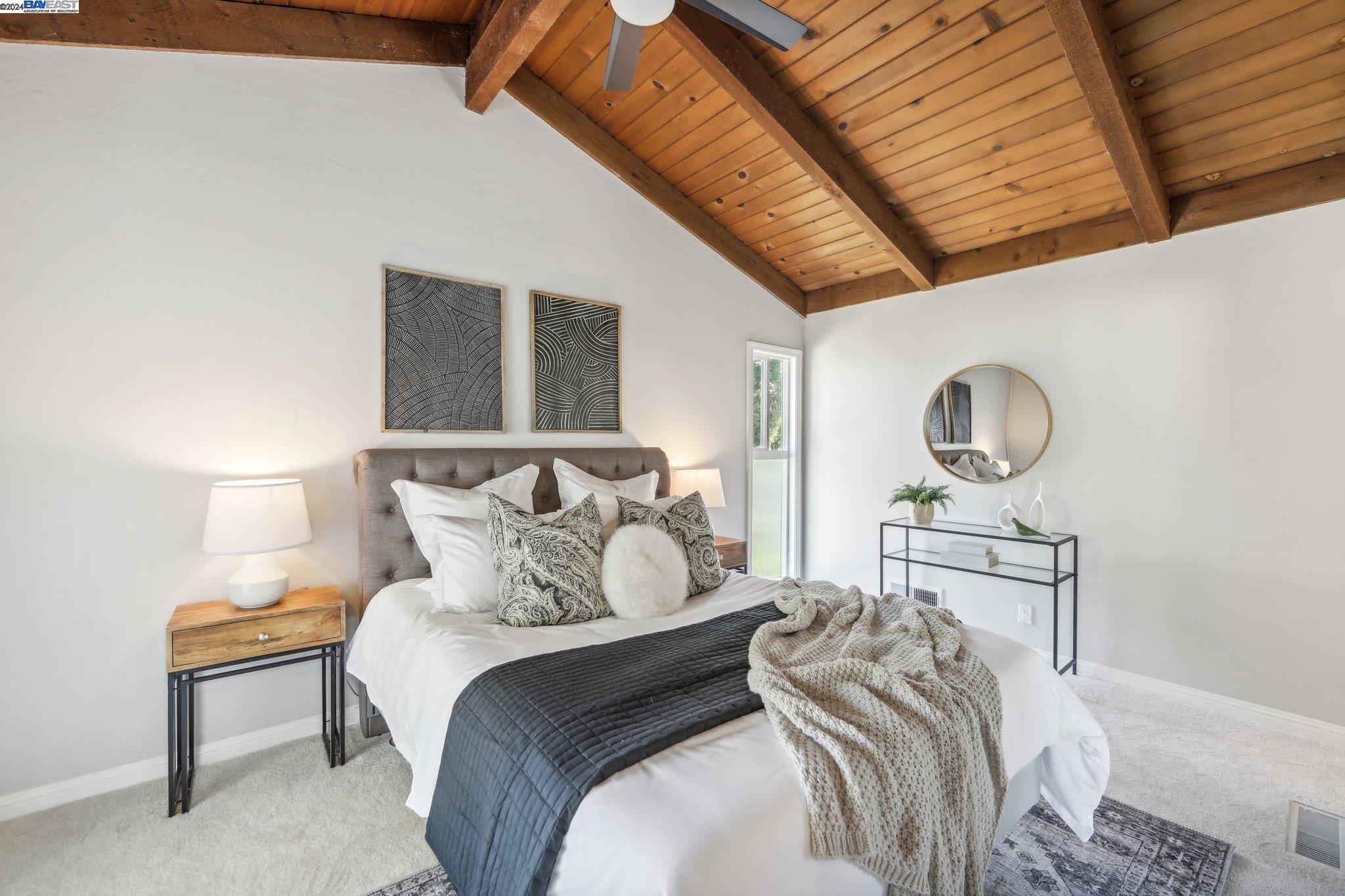 525 Ridgeview Court