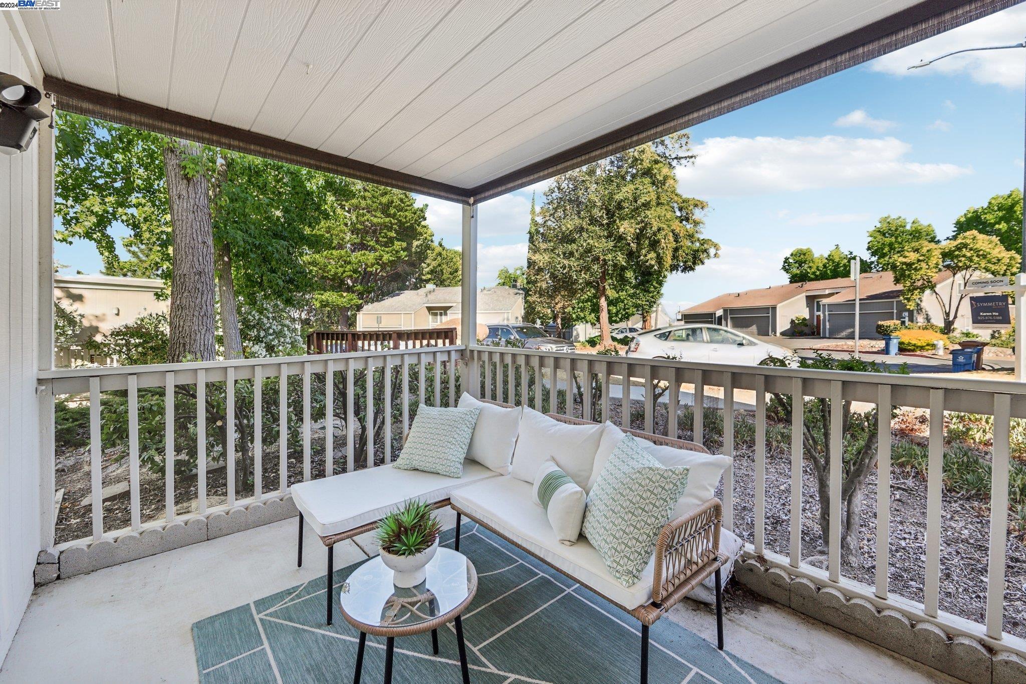 525 Ridgeview Court