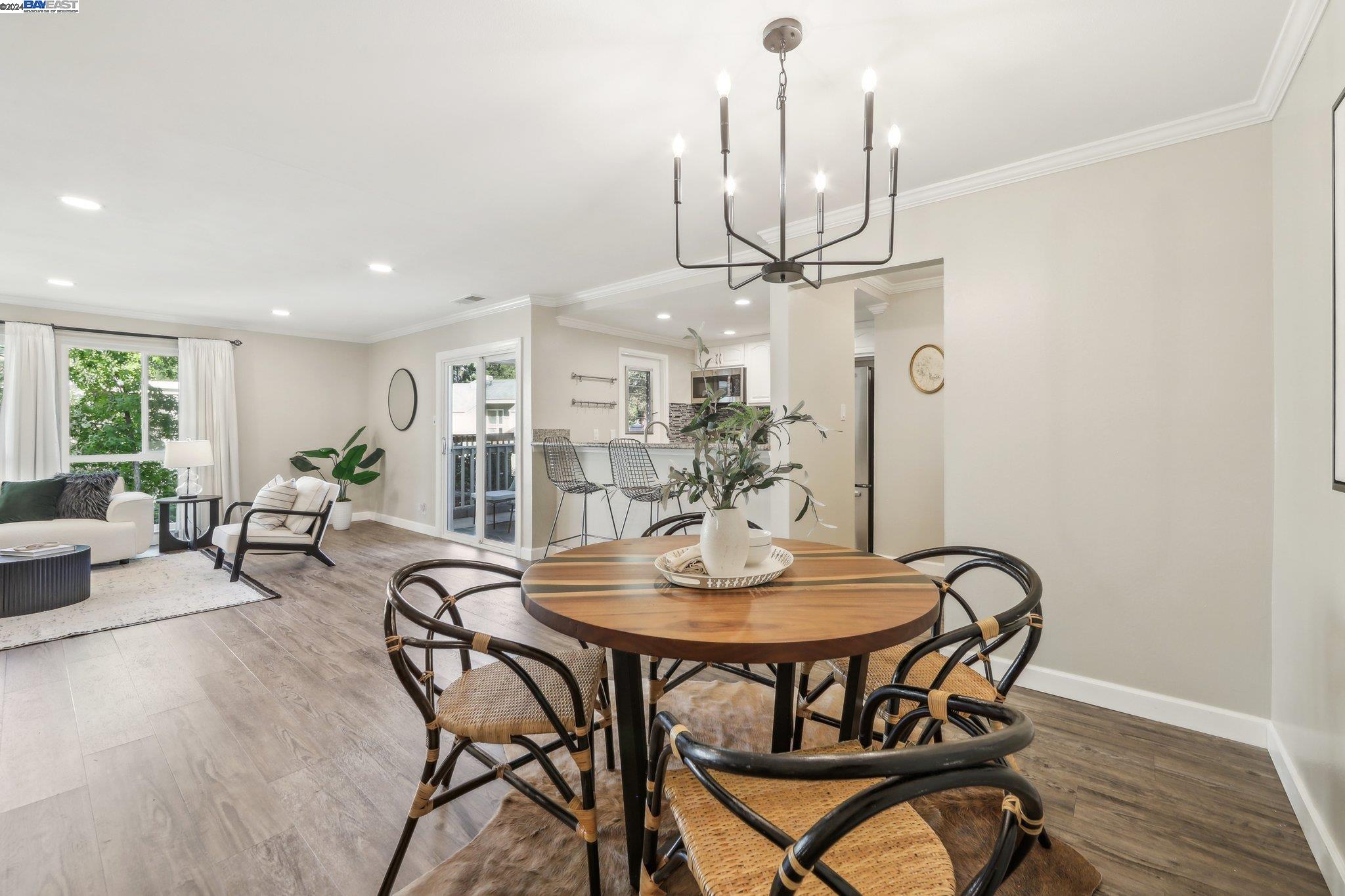525 Ridgeview Court