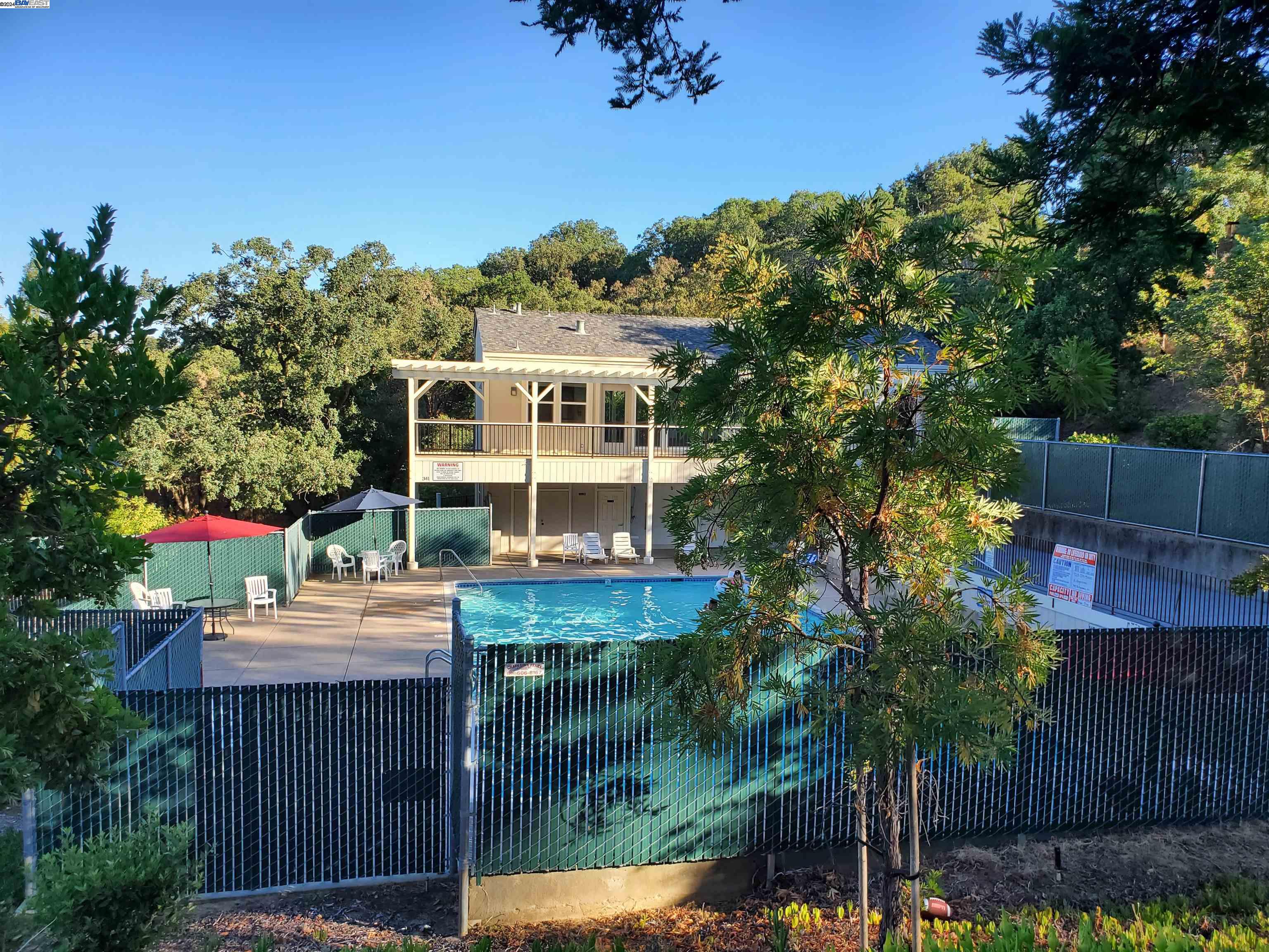 525 Ridgeview Court