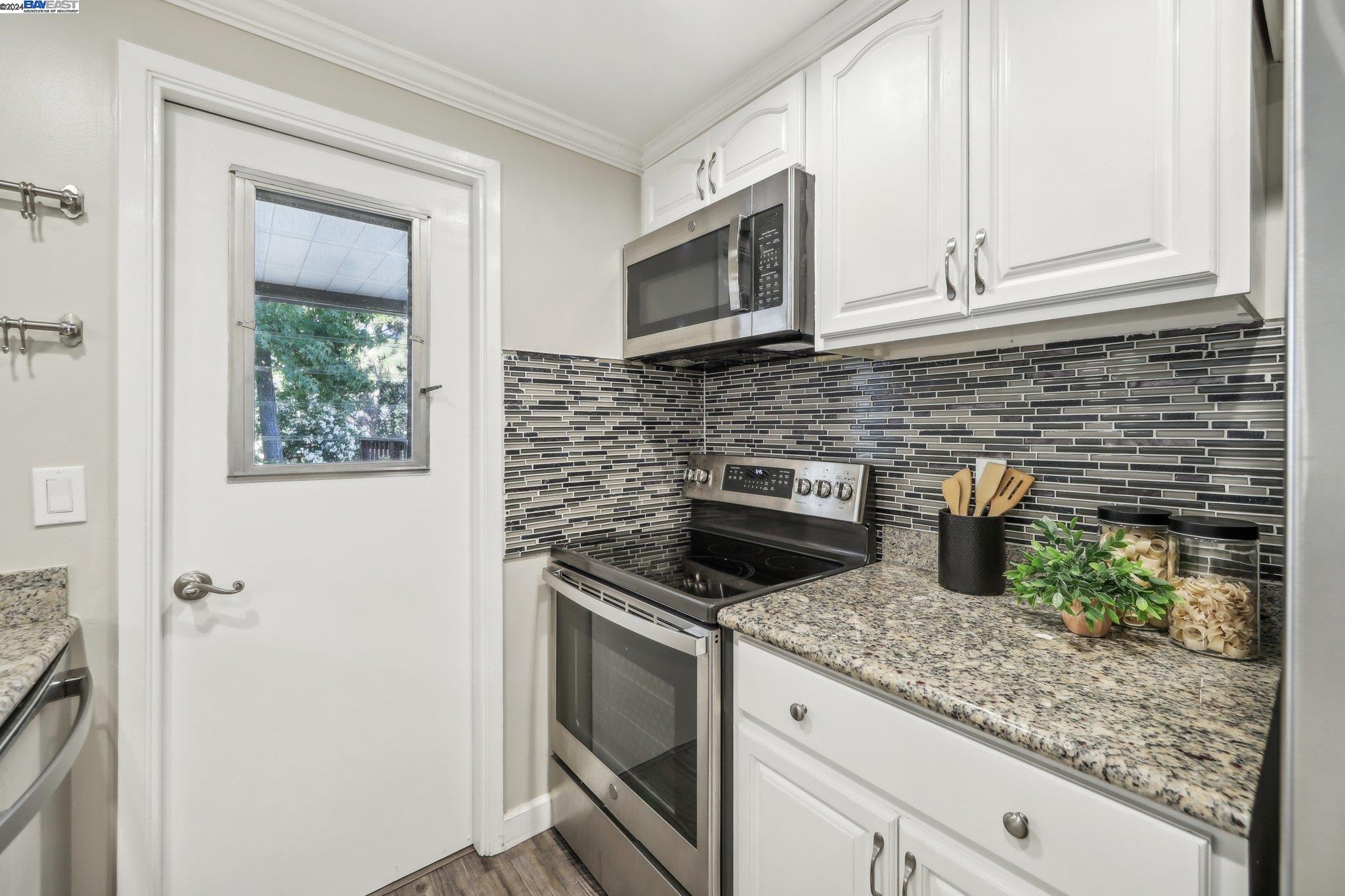 525 Ridgeview Court