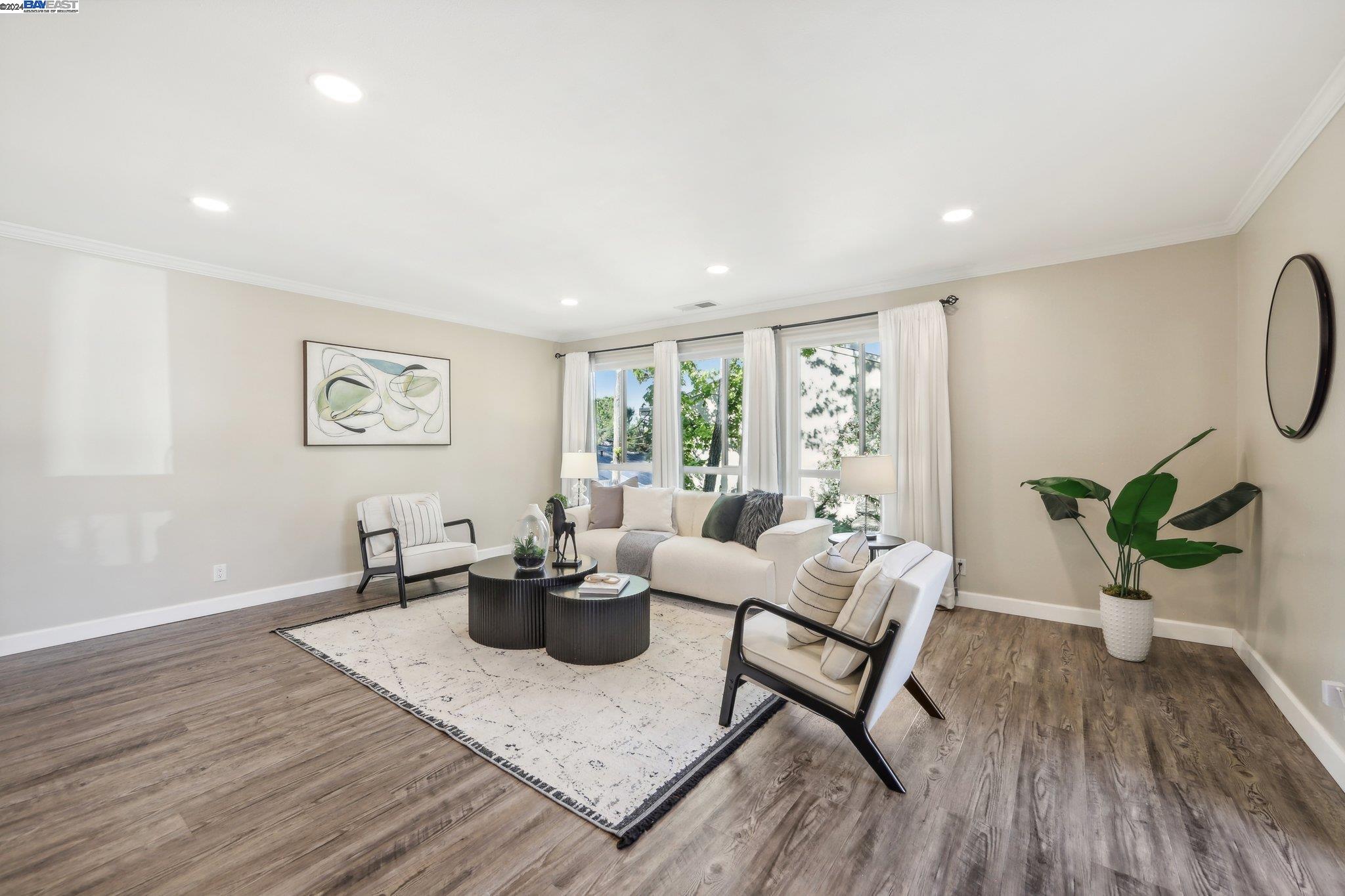 525 Ridgeview Court