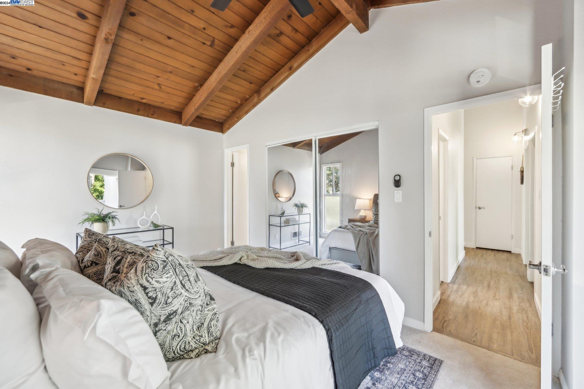 525 Ridgeview Court