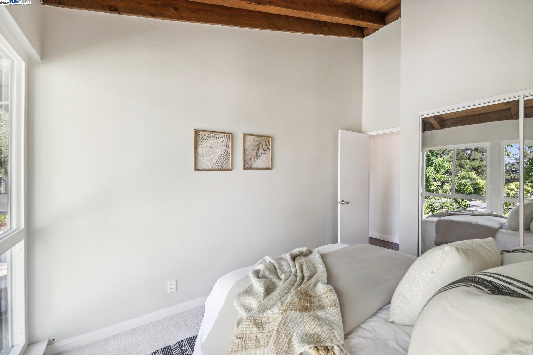 525 Ridgeview Court