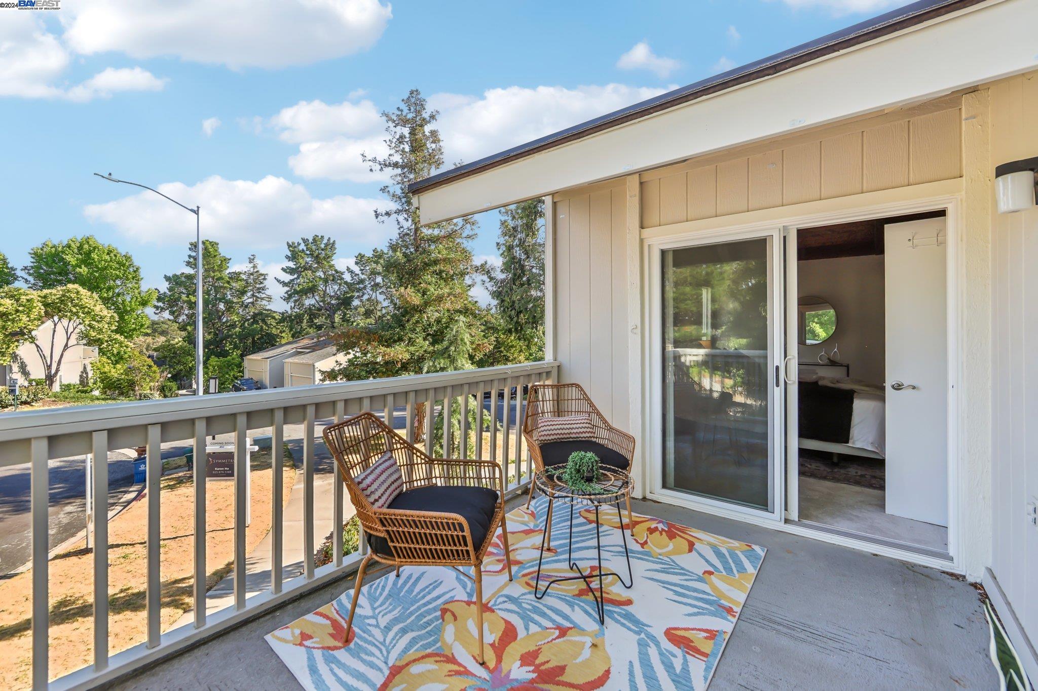 525 Ridgeview Court