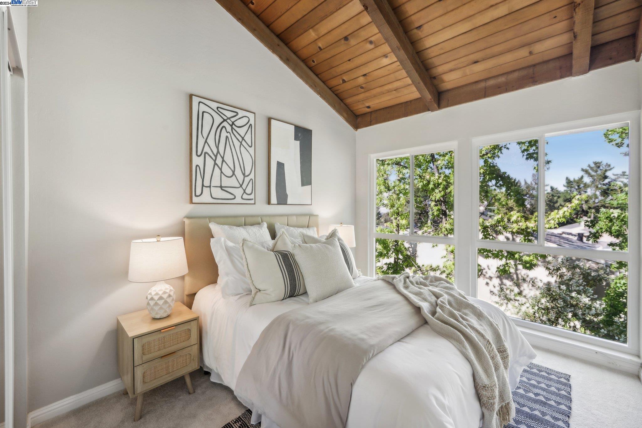 525 Ridgeview Court