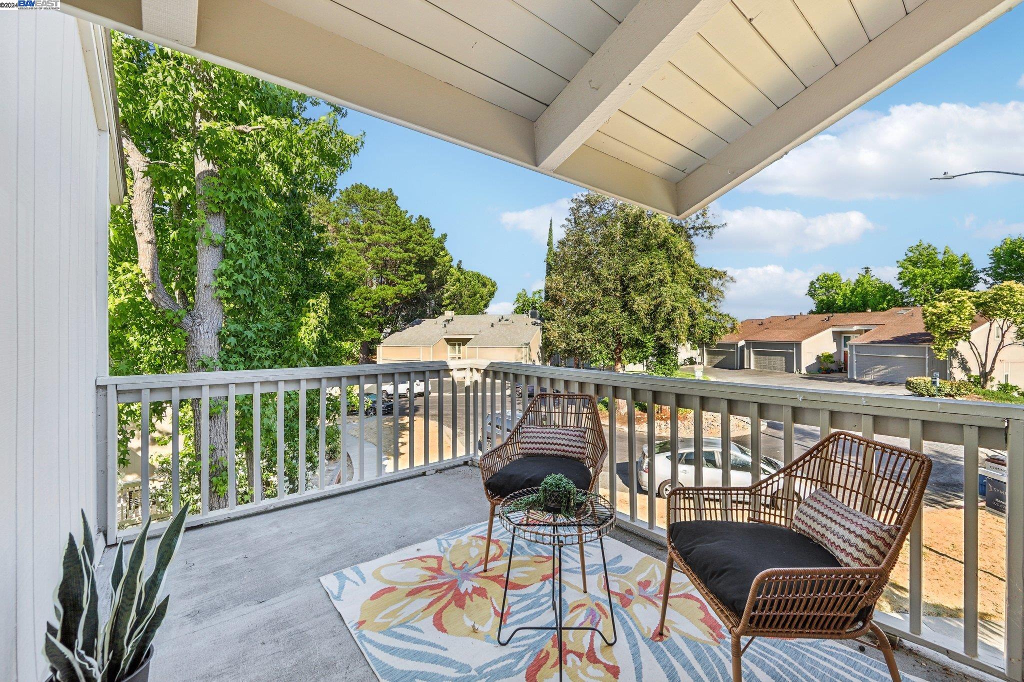 525 Ridgeview Court