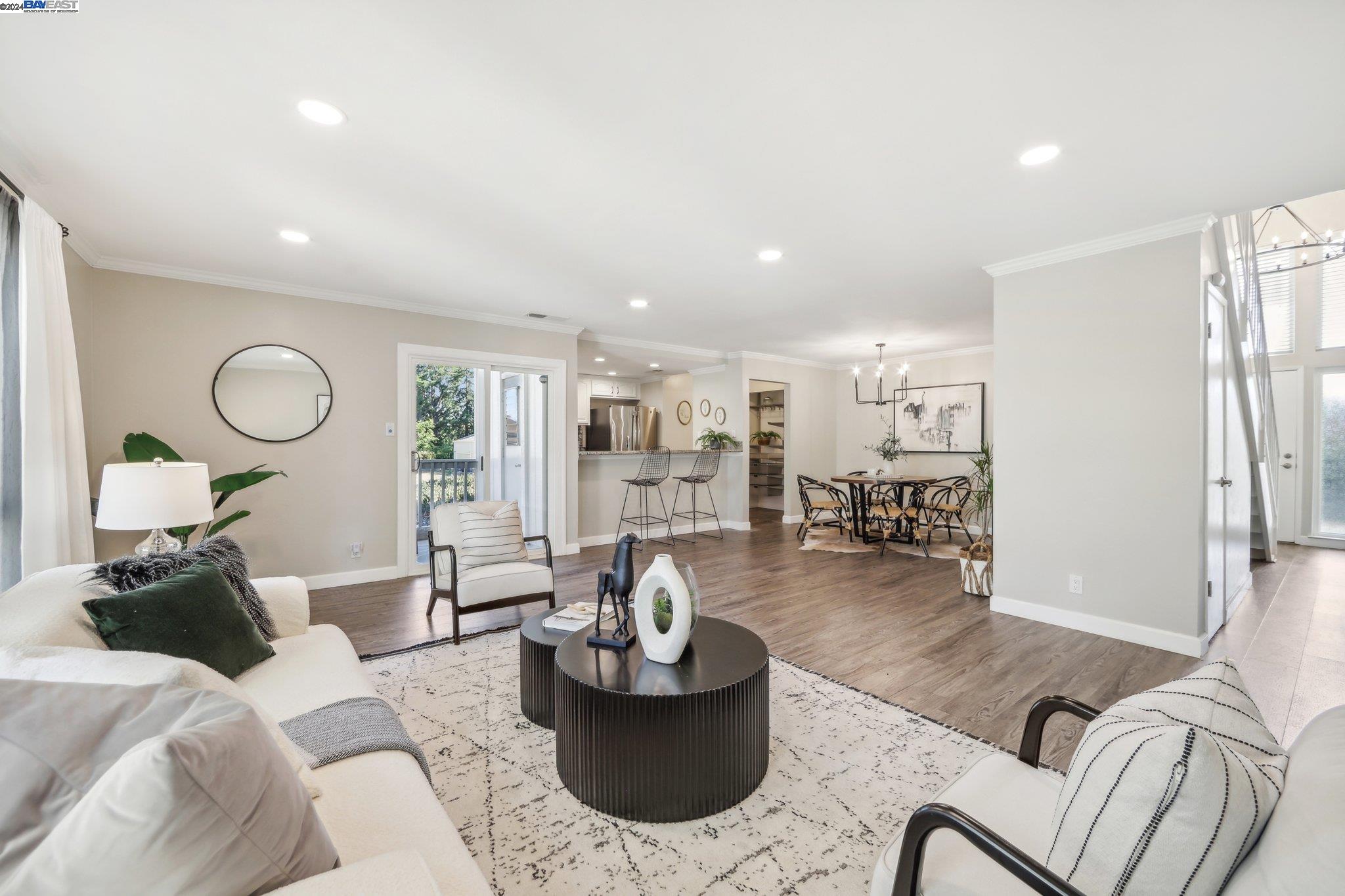 525 Ridgeview Court