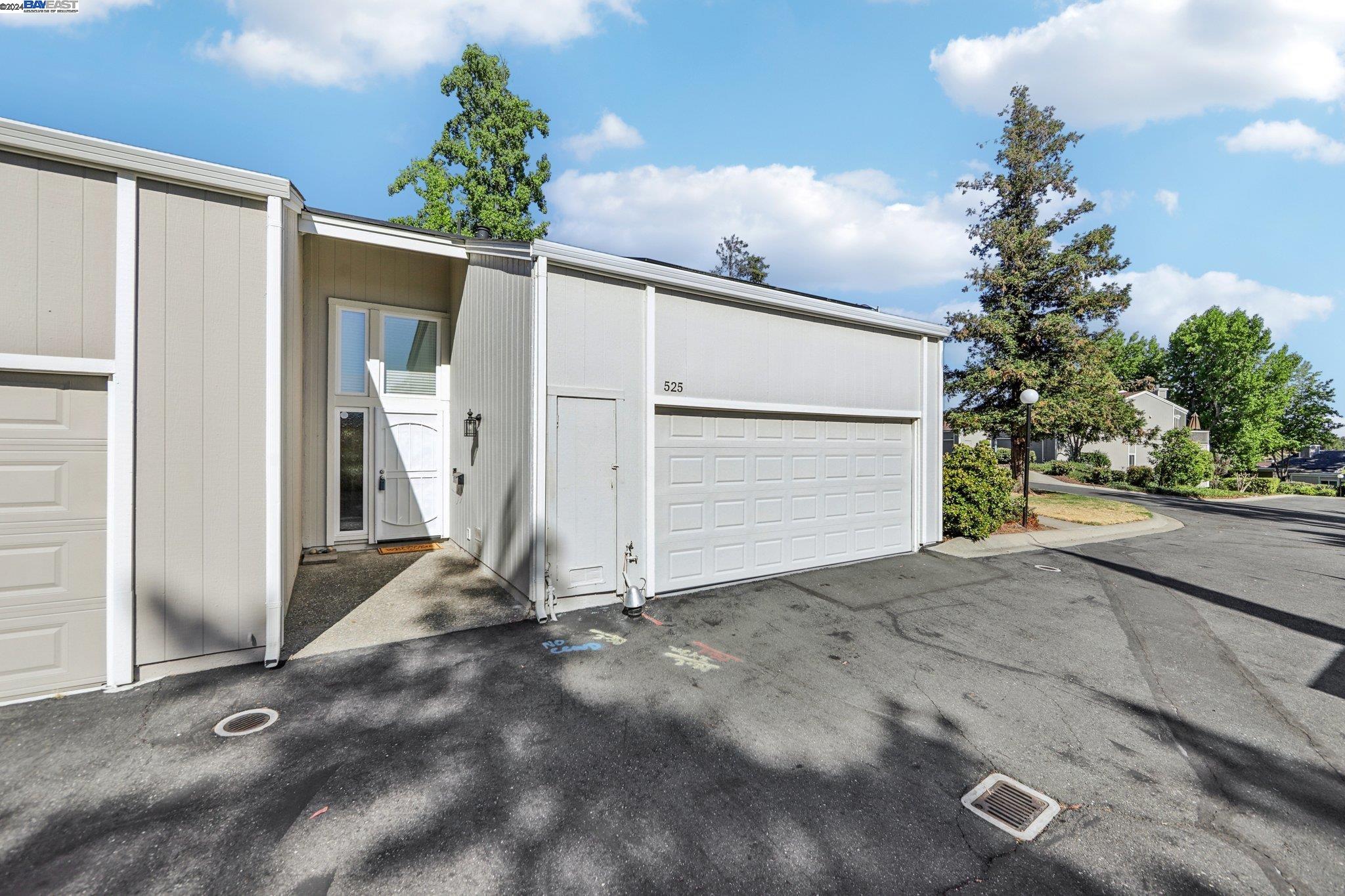 525 Ridgeview Court