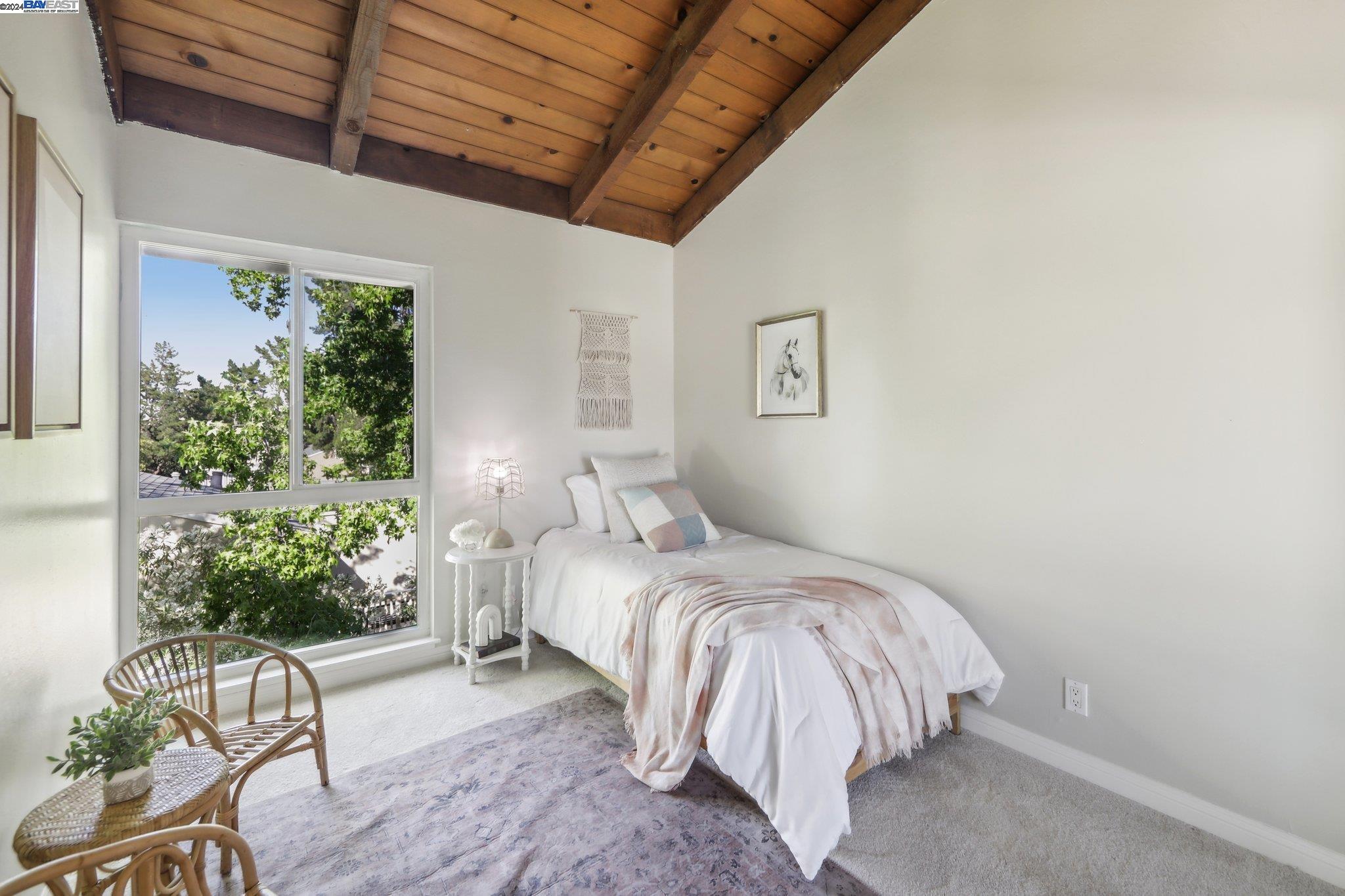 525 Ridgeview Court