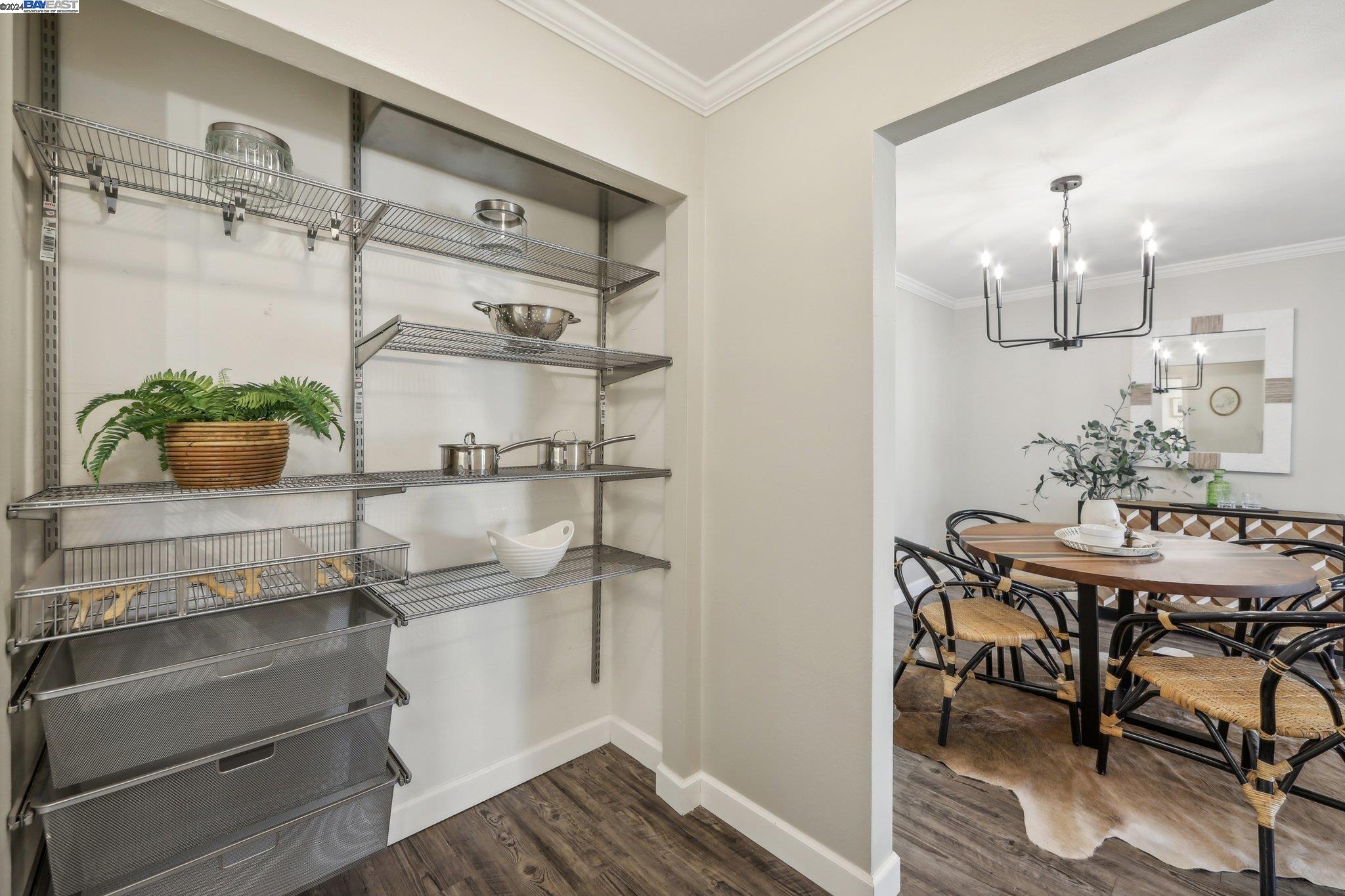 525 Ridgeview Court