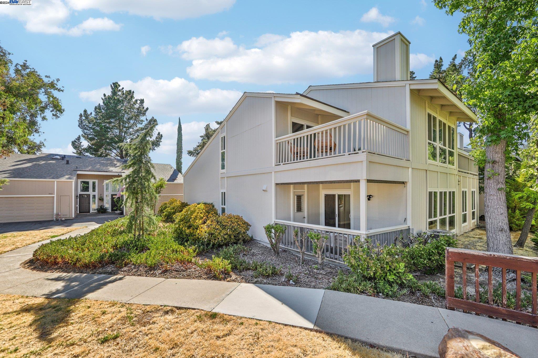 525 Ridgeview Court