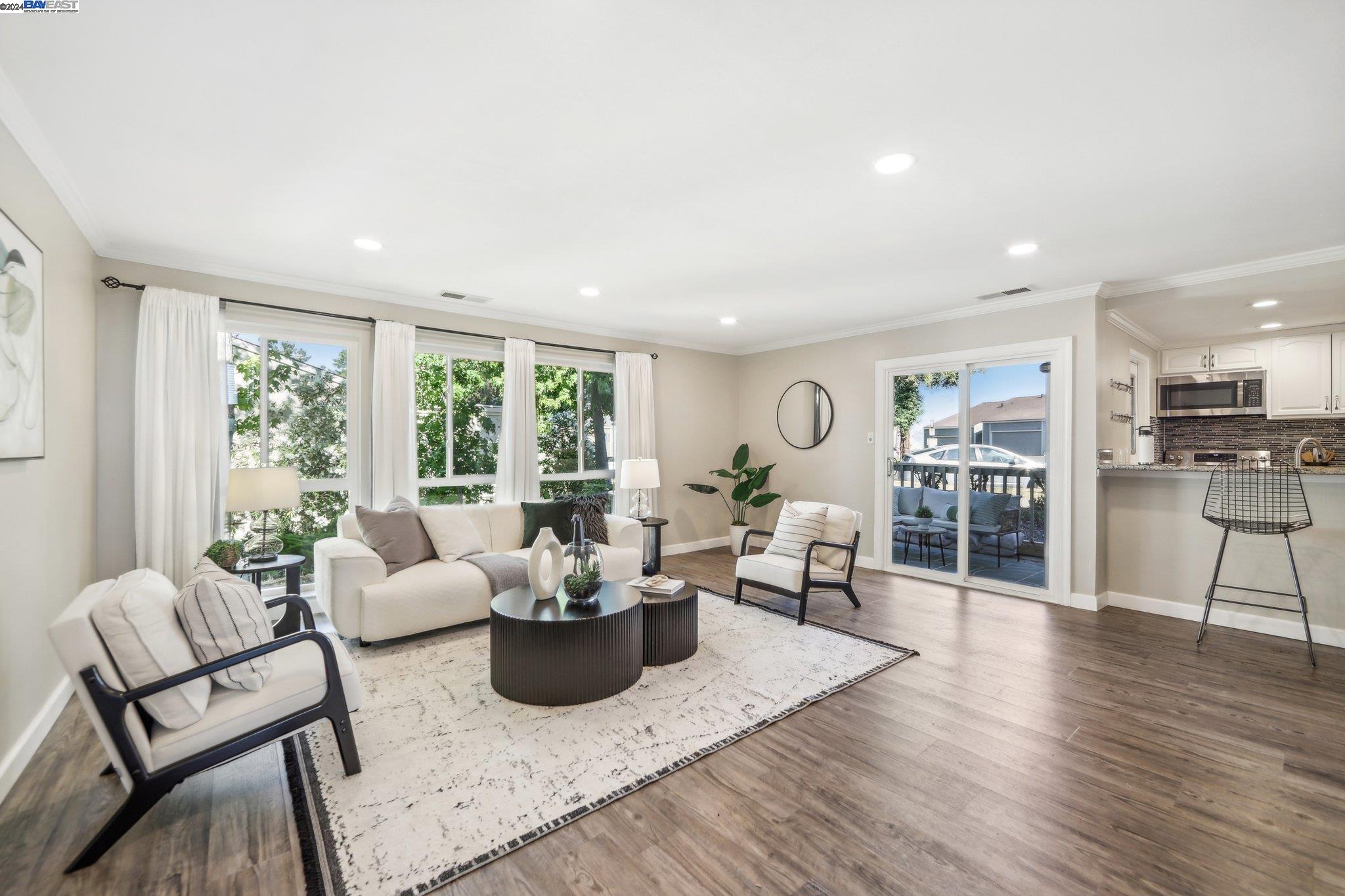 525 Ridgeview Court