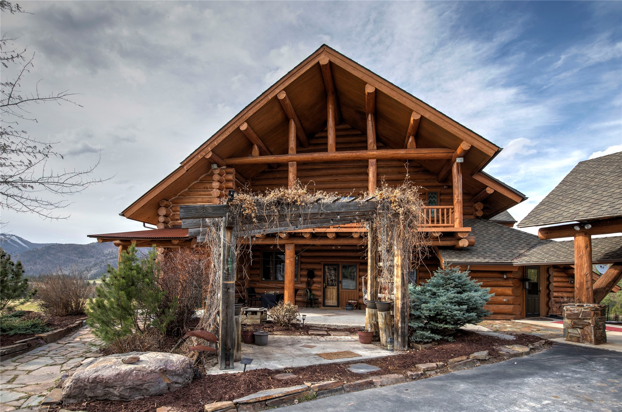 1484 Sawmill Gulch Road