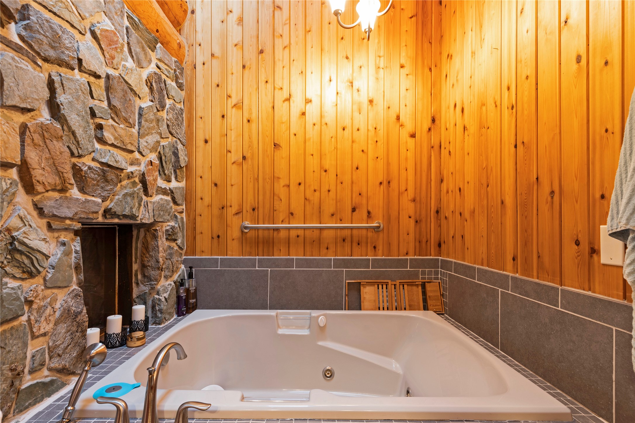 1484 Sawmill Gulch Road