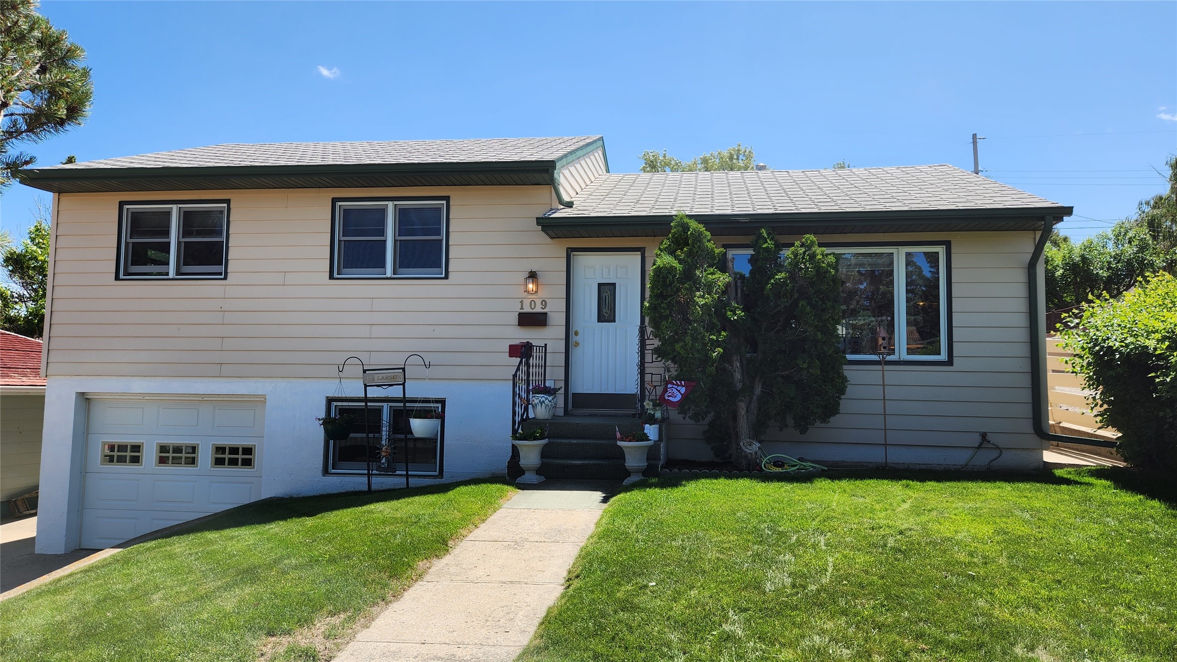 109 9th Avenue SE
