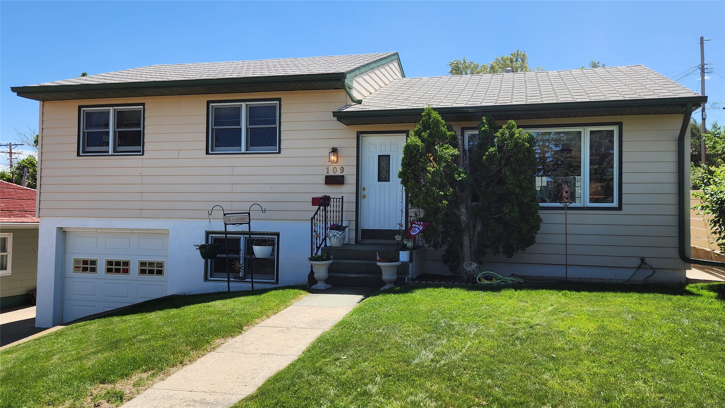 109 9th Avenue SE