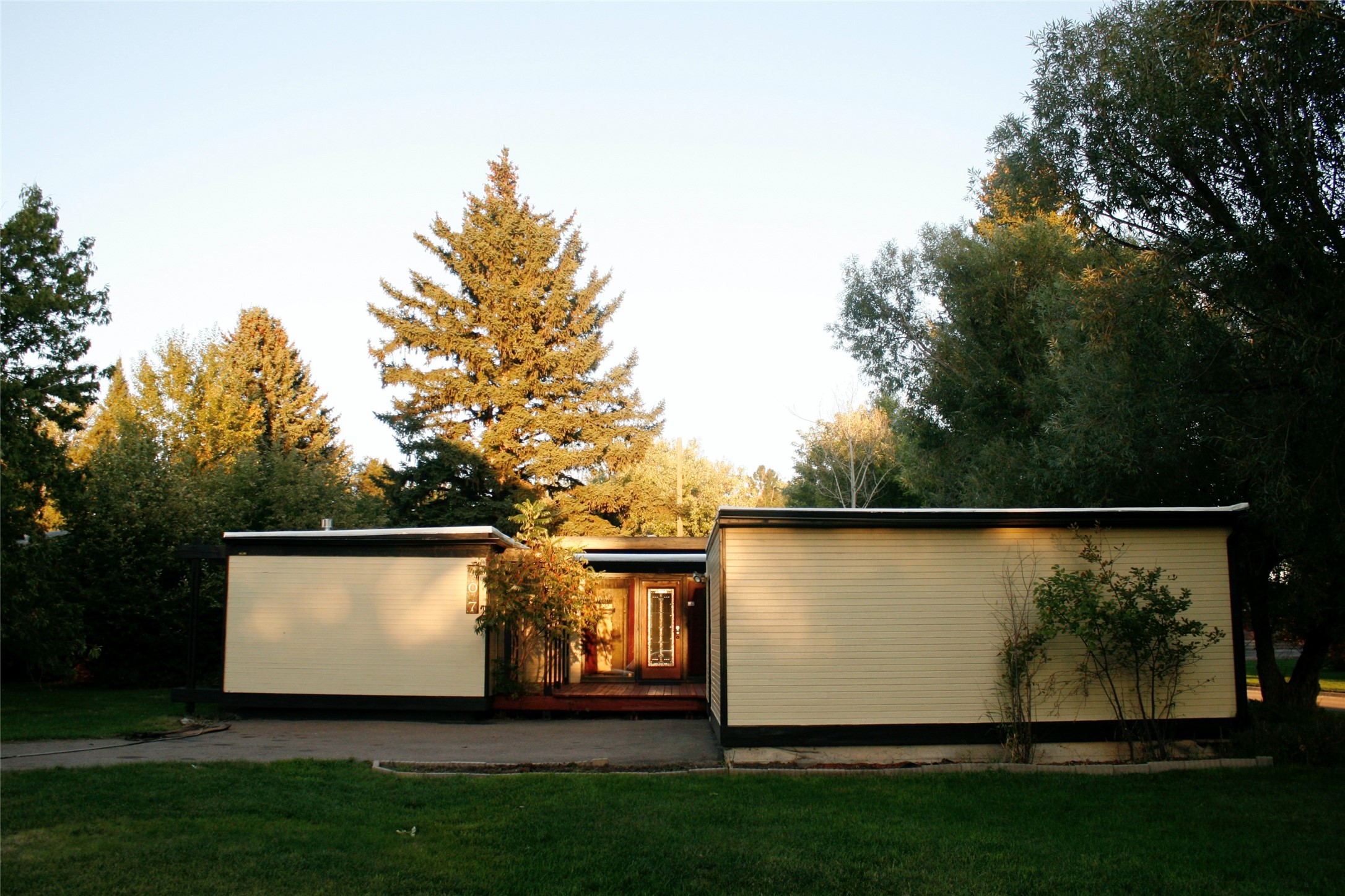 407 Riverview Court