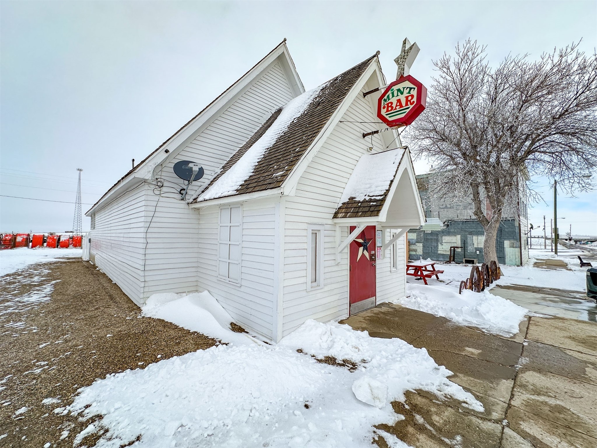 25 1st Street N