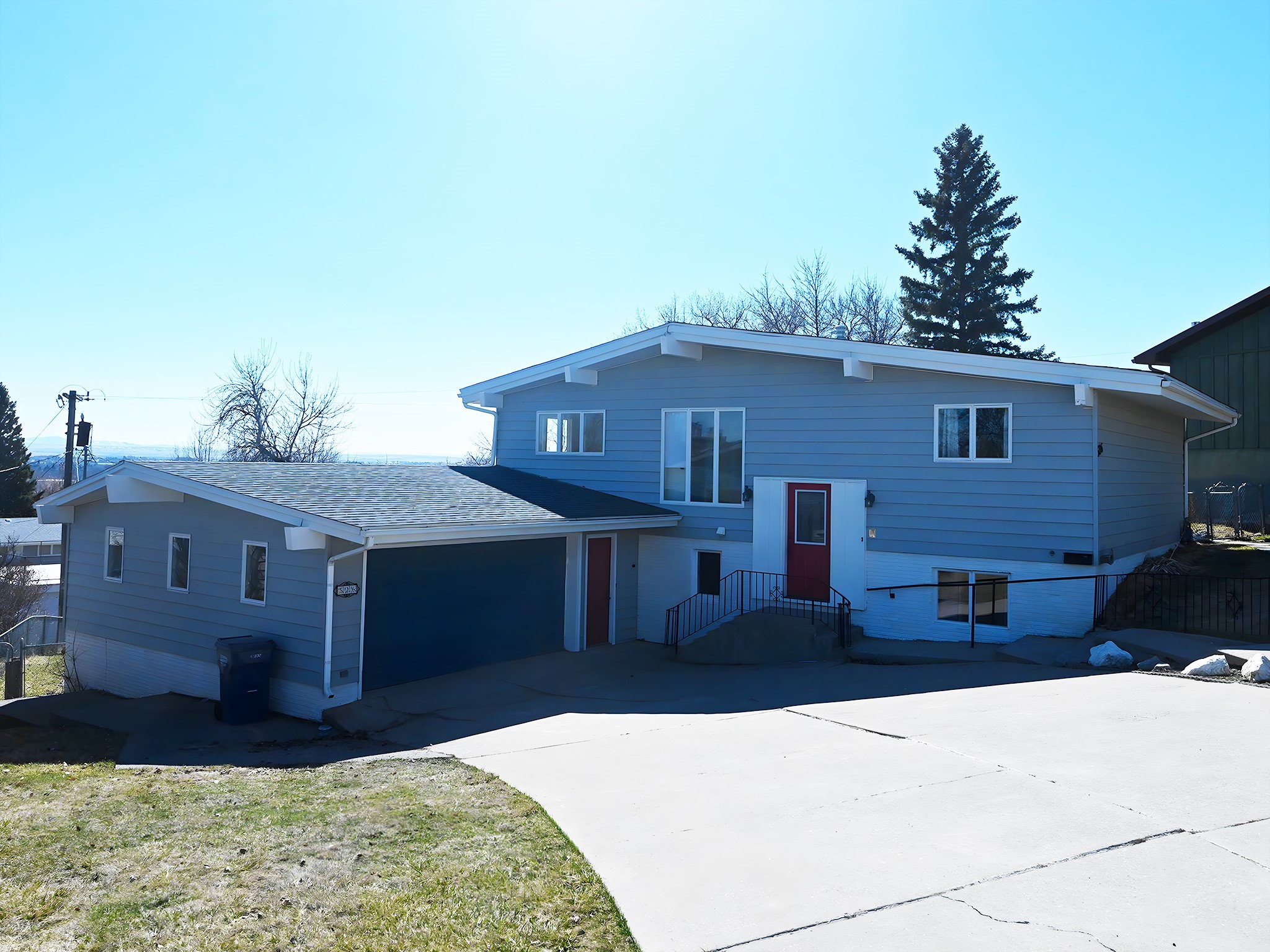 526 Skyline Drive NE