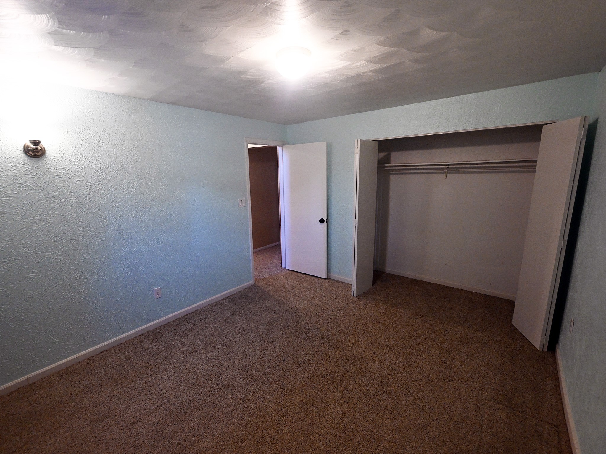 526 Skyline Drive NE