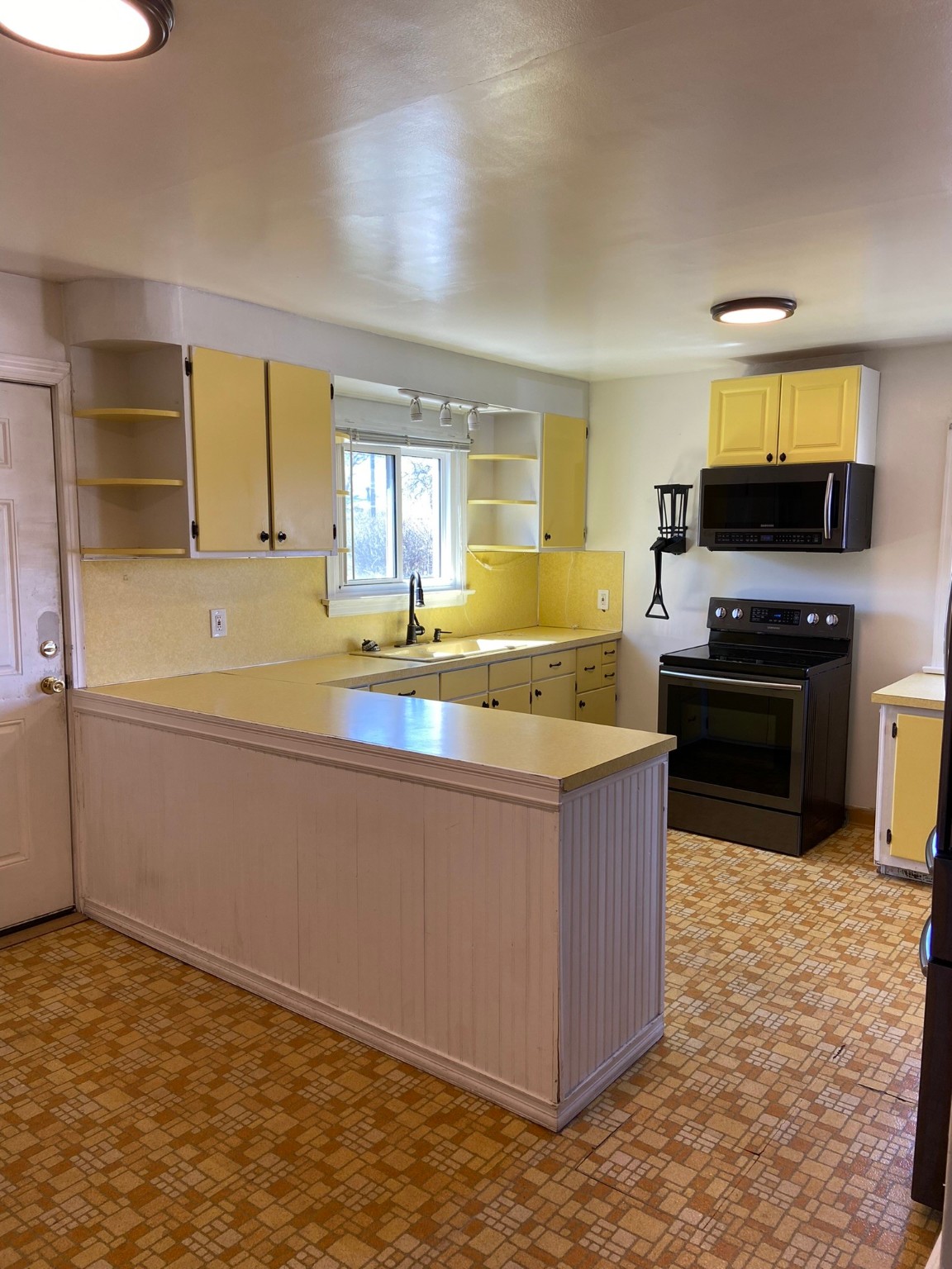 2200 8th Avenue S