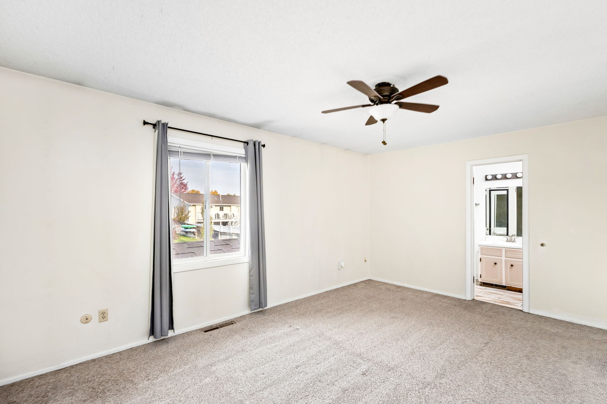 2742 Delmar Drive
