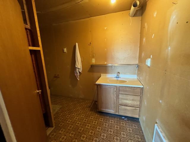 1270 2nd Road NE