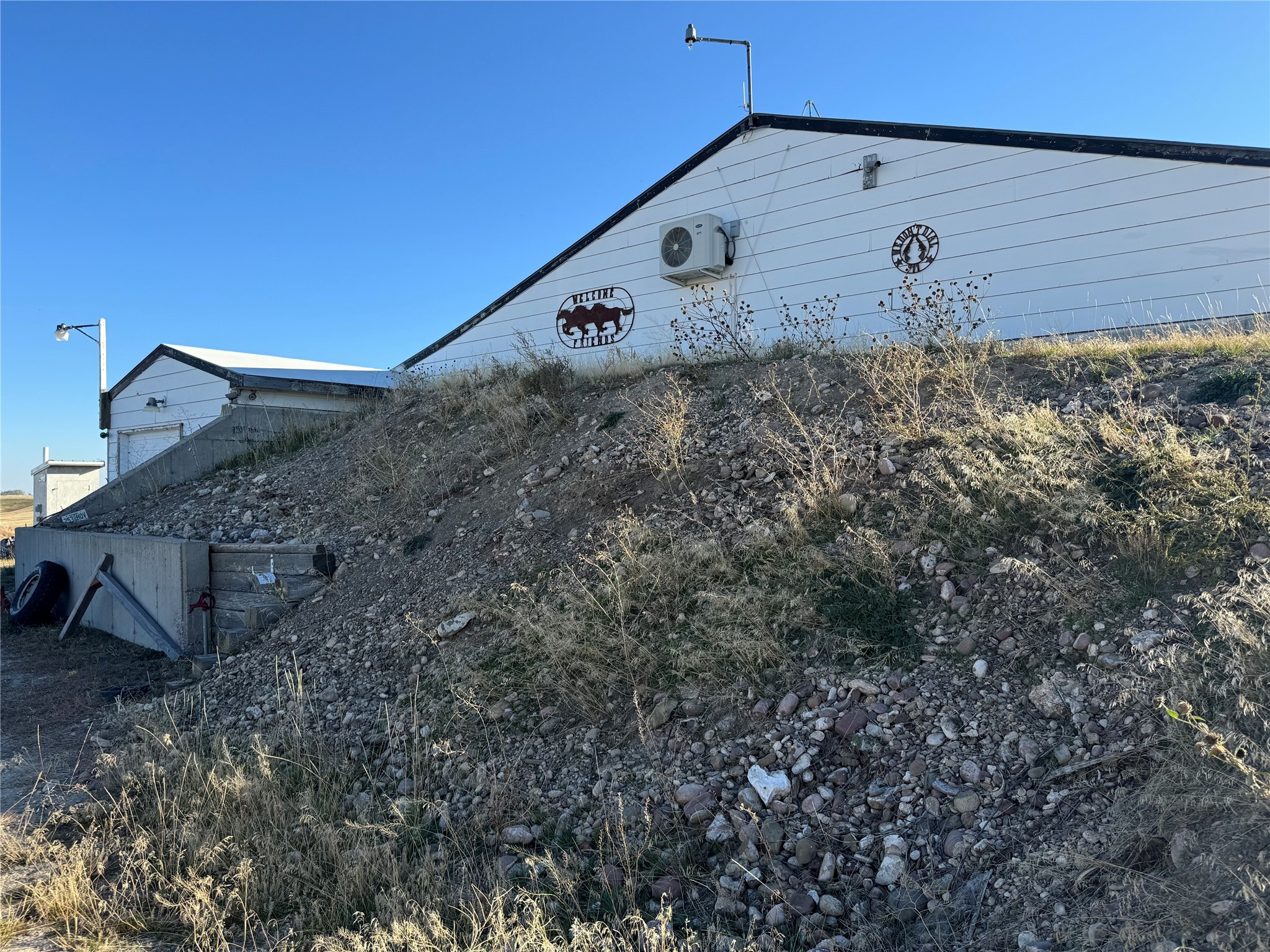 1270 2nd Road NE