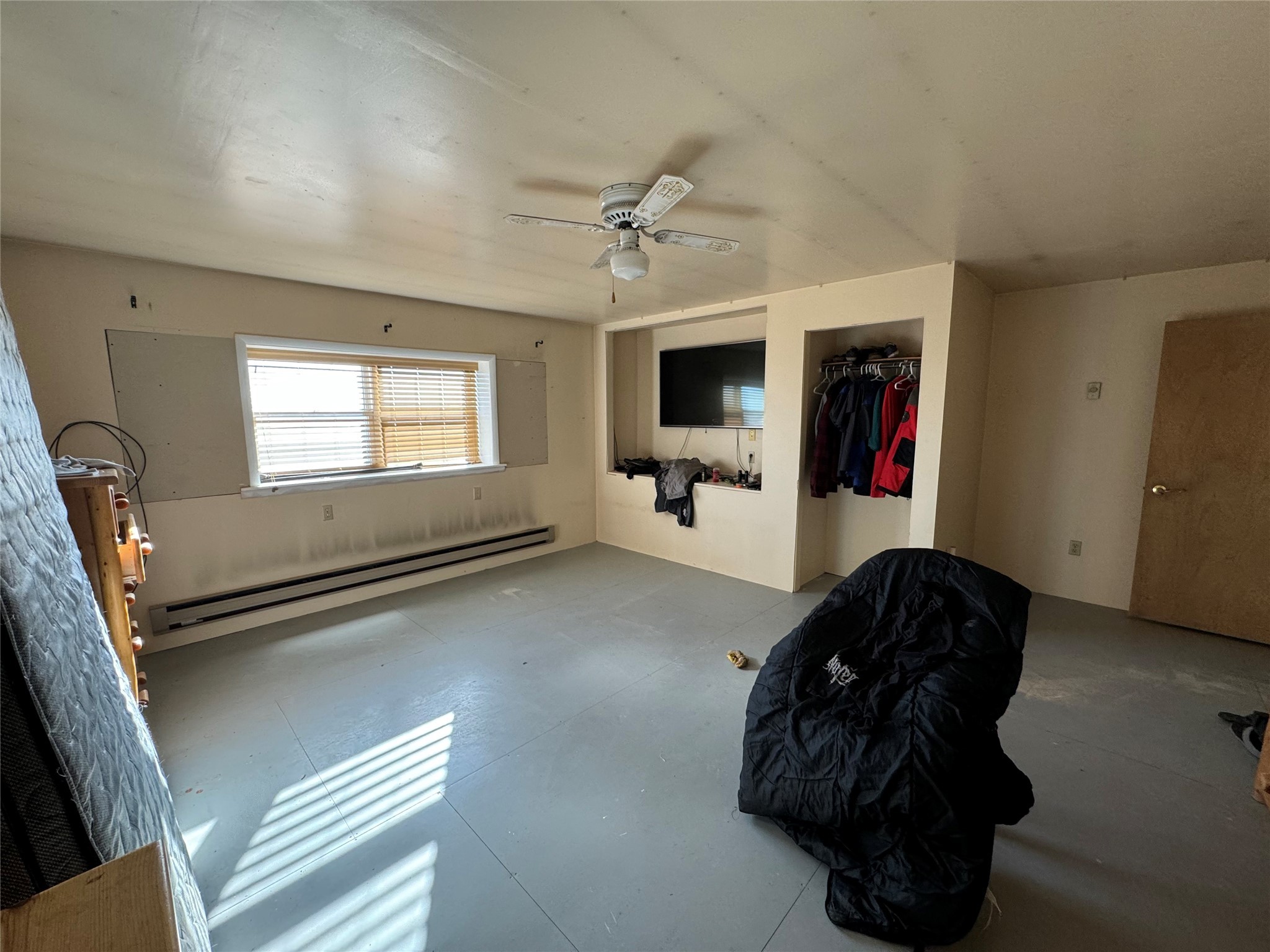 1270 2nd Road NE