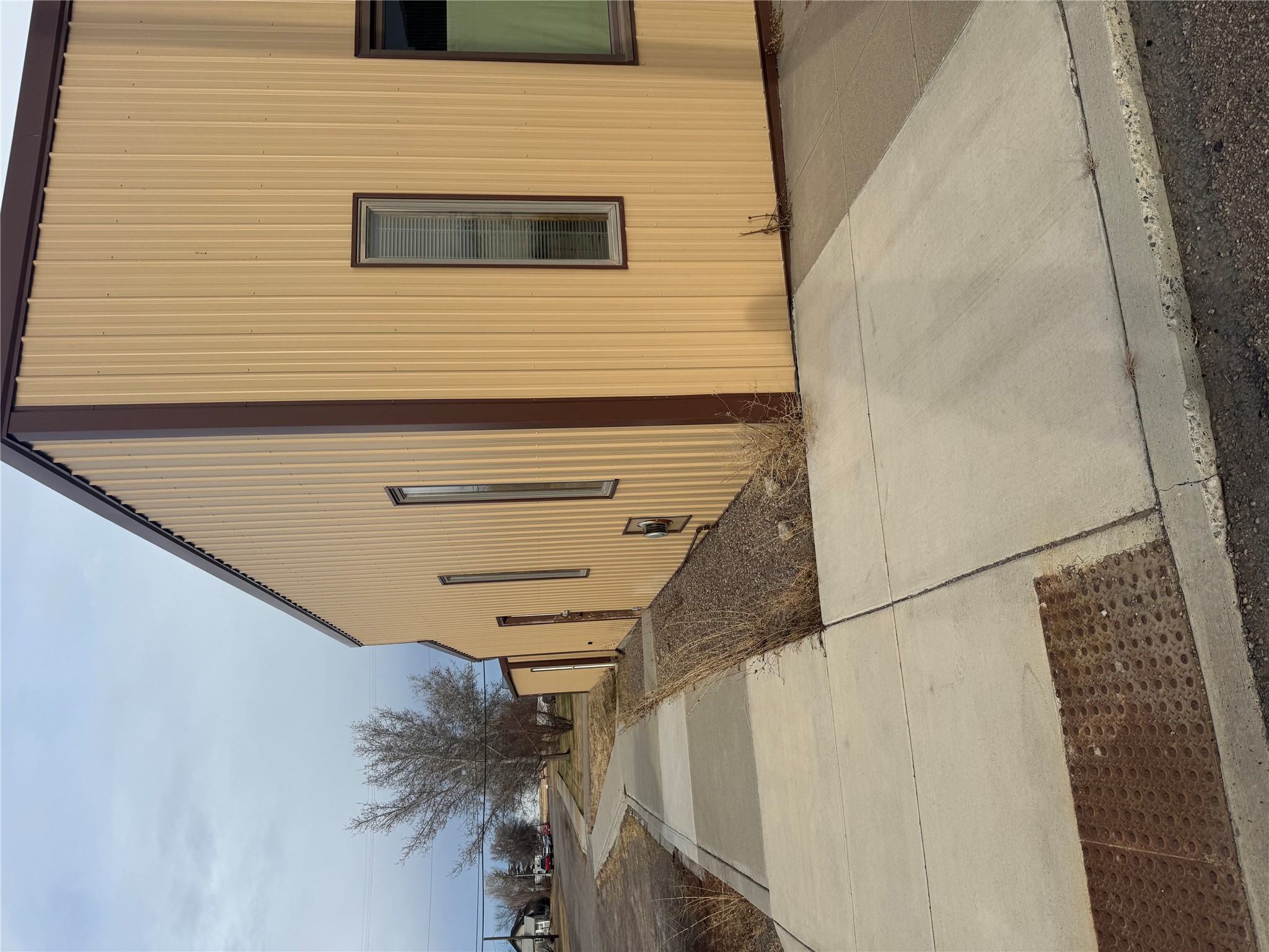 25 Main Street W