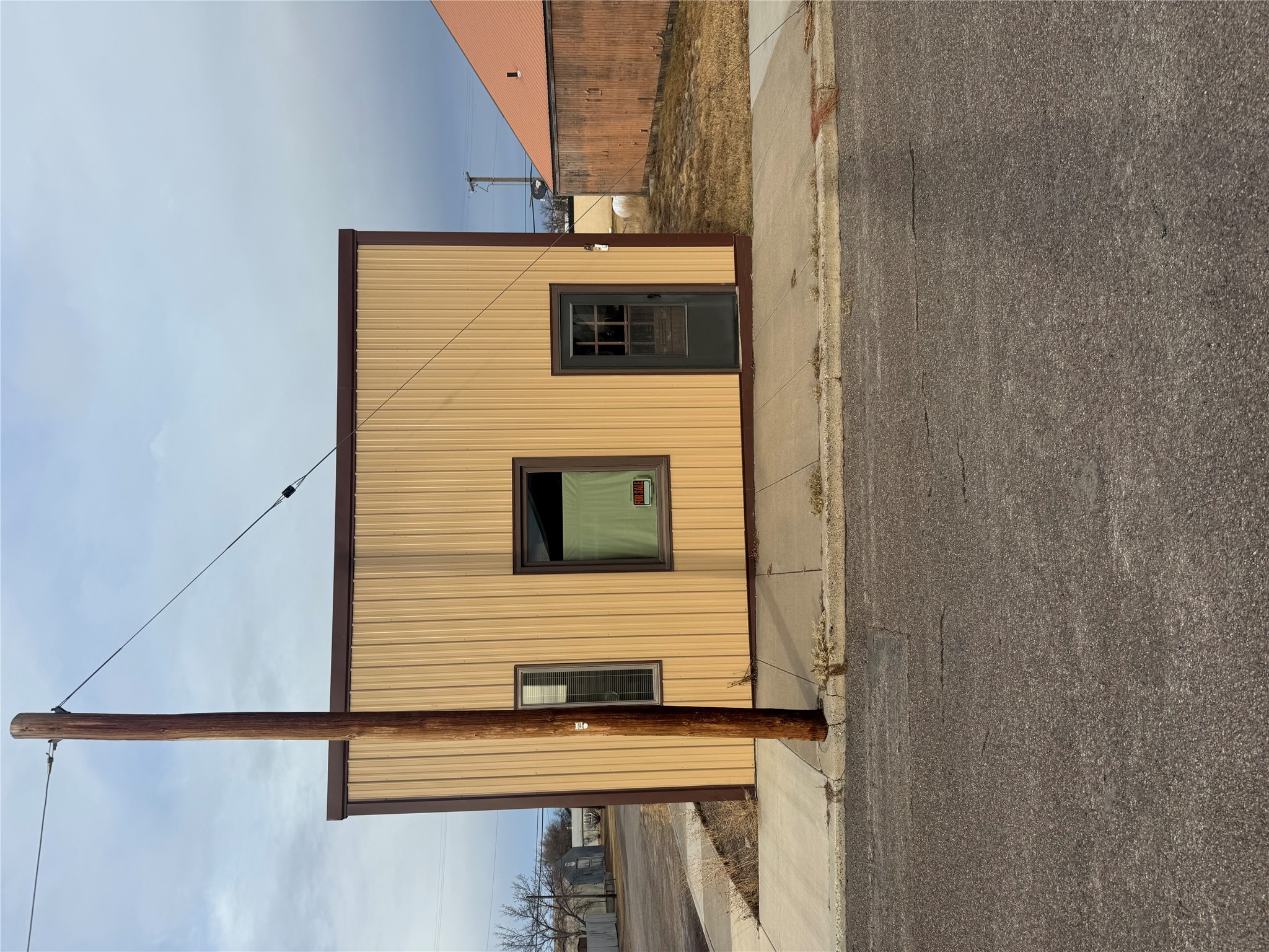 25 Main Street W
