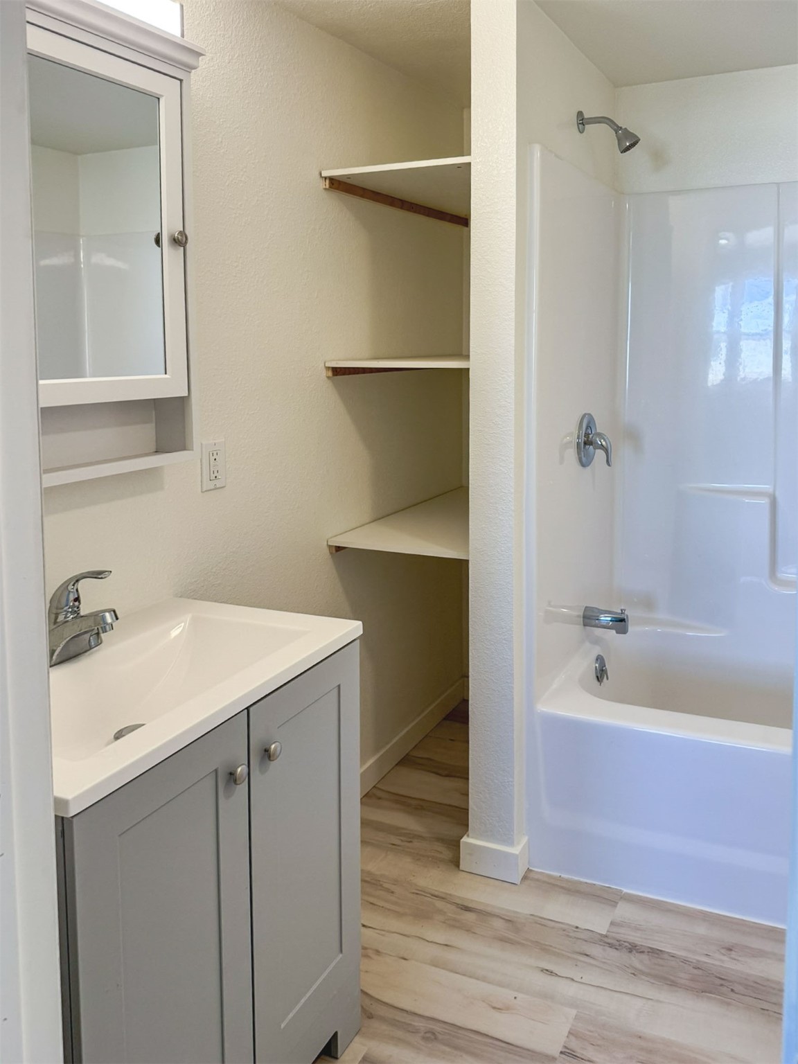 123 W Jefferson Avenue