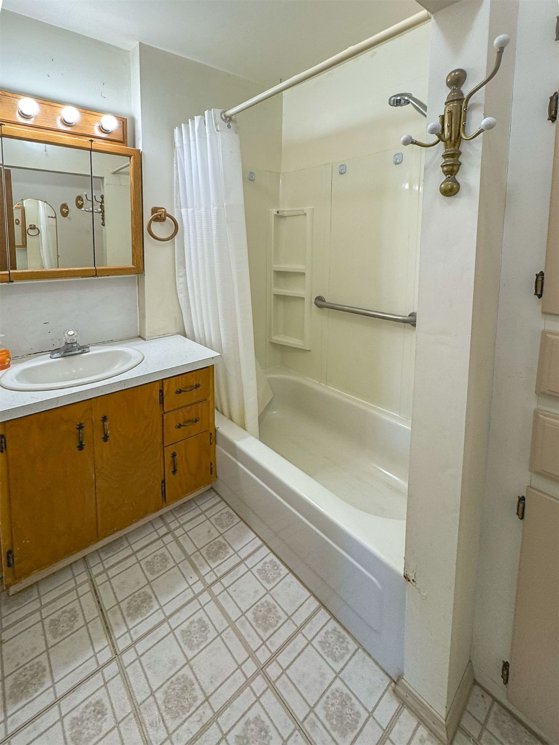 123 W Jefferson Avenue