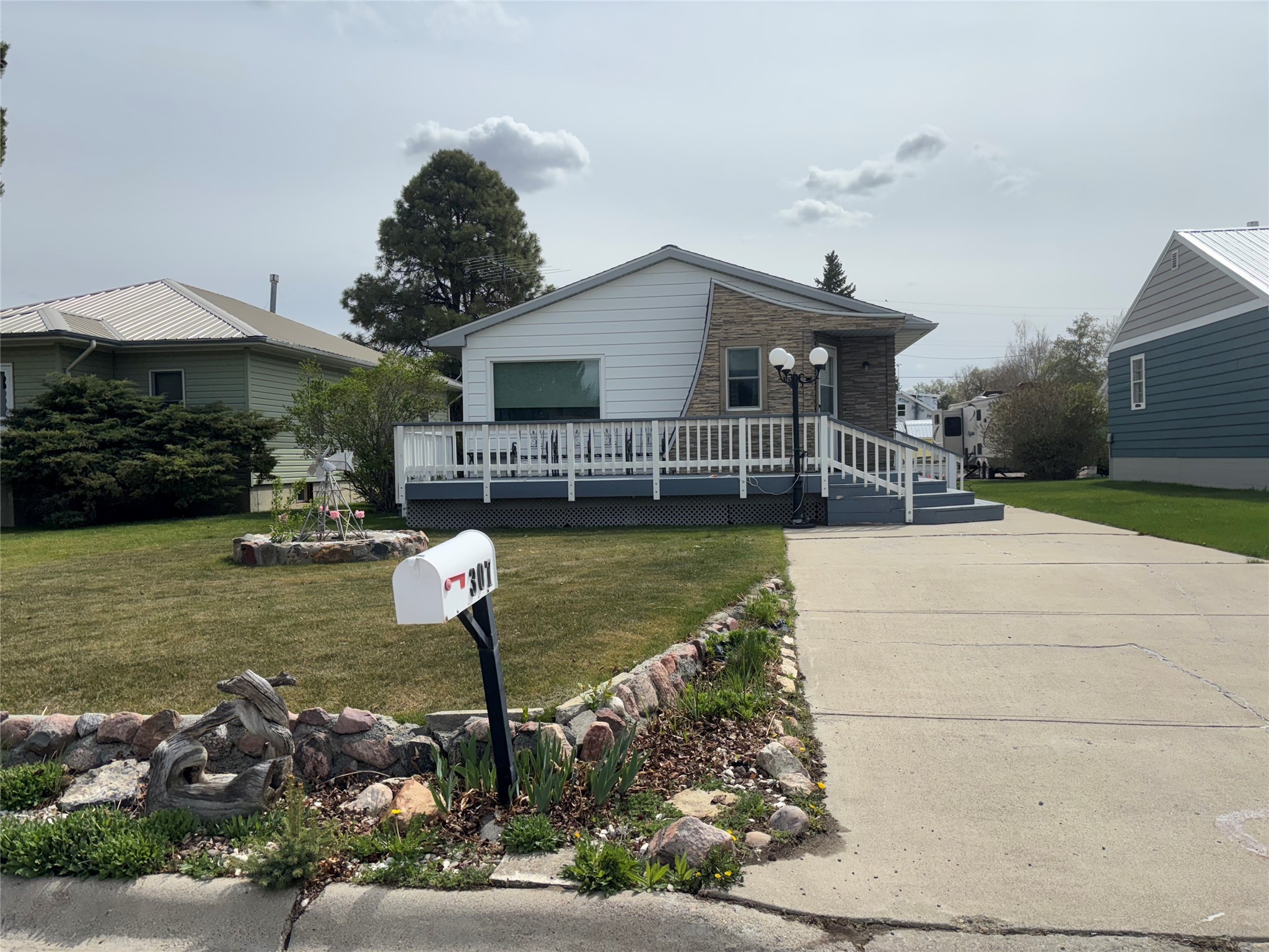 307 S Iowa Street